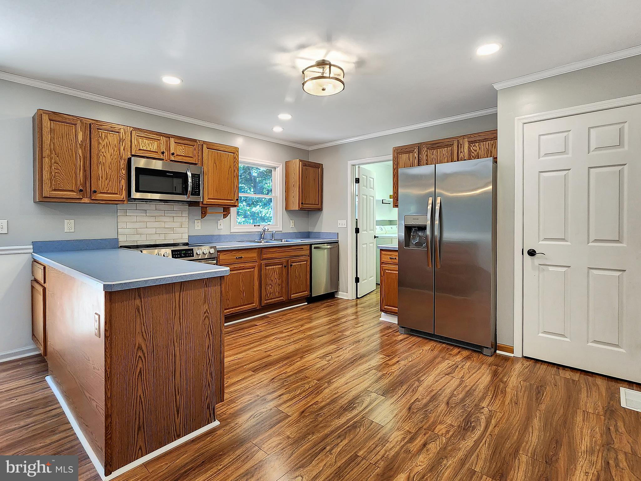 CAPTAIN'S COVE - Residential