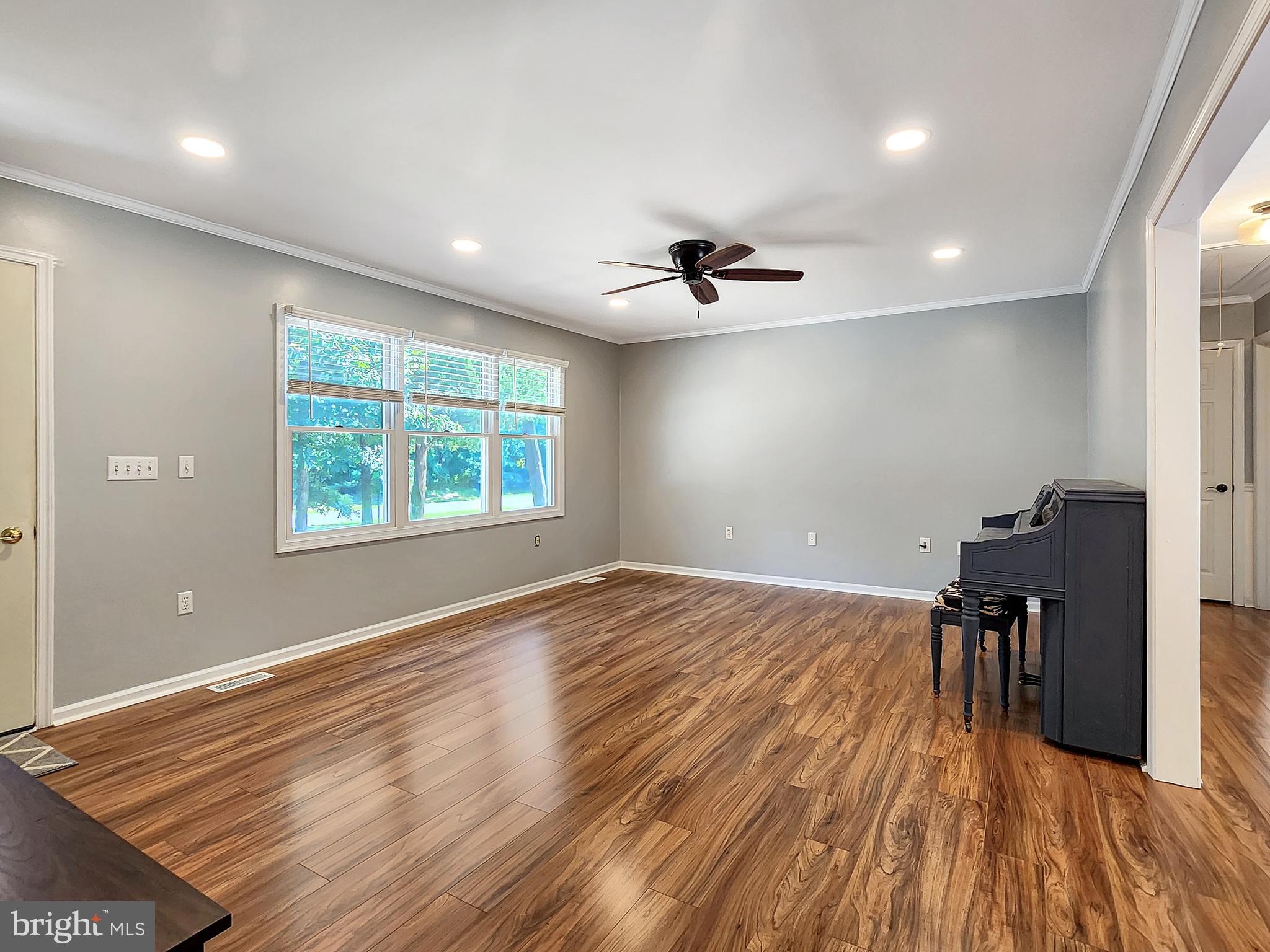 CAPTAIN'S COVE - Residential