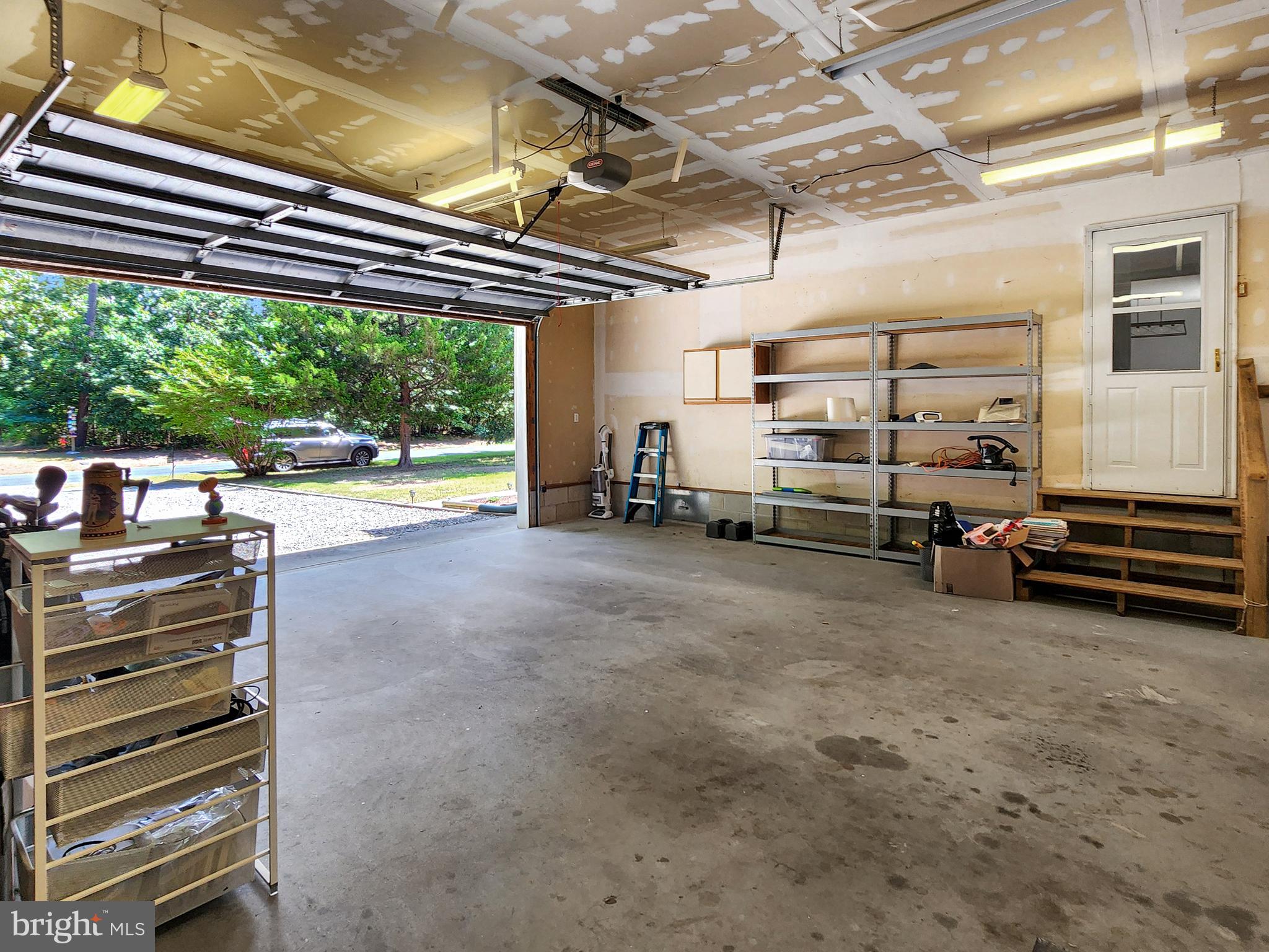 CAPTAIN'S COVE - Residential