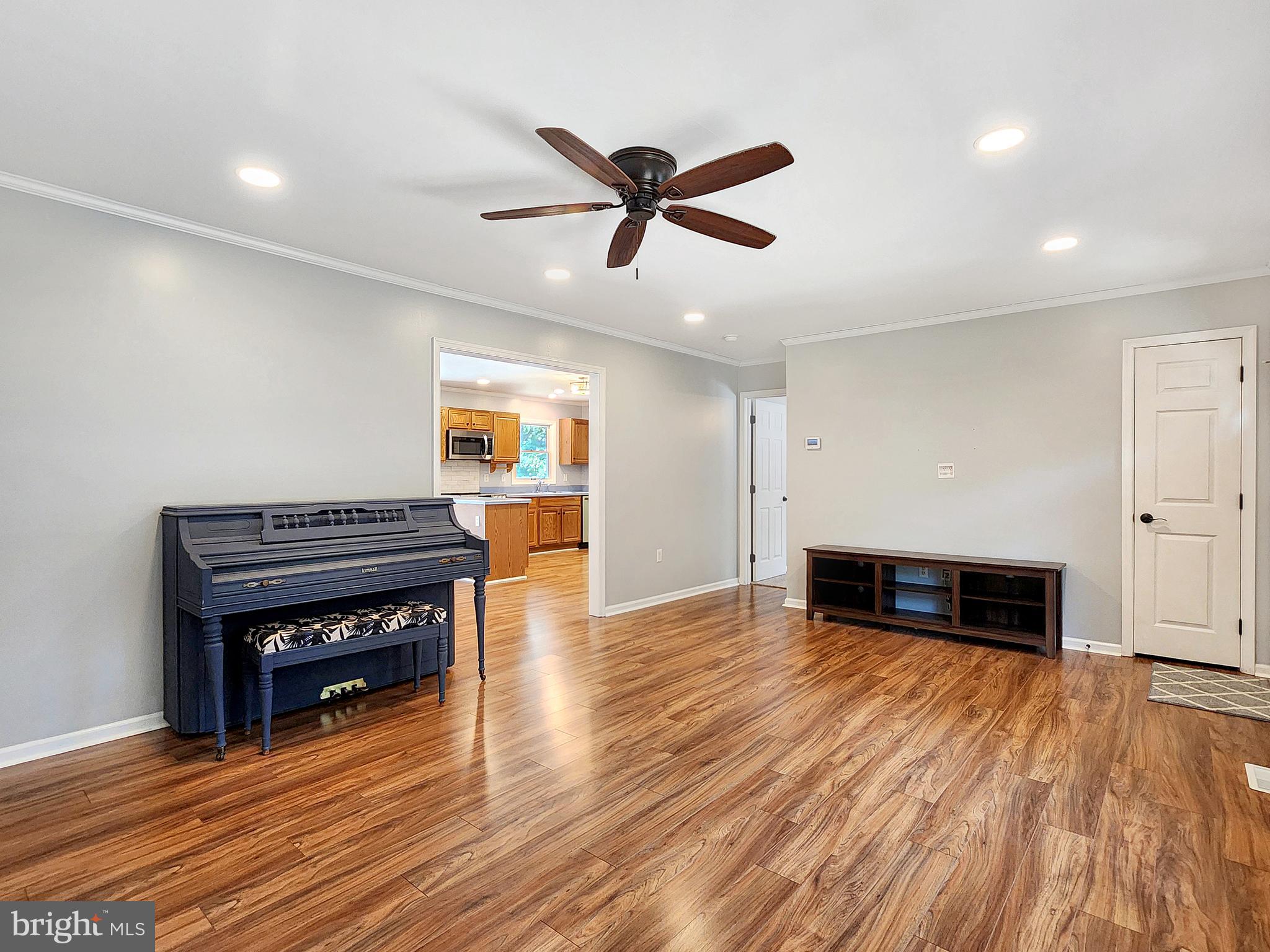 CAPTAIN'S COVE - Residential