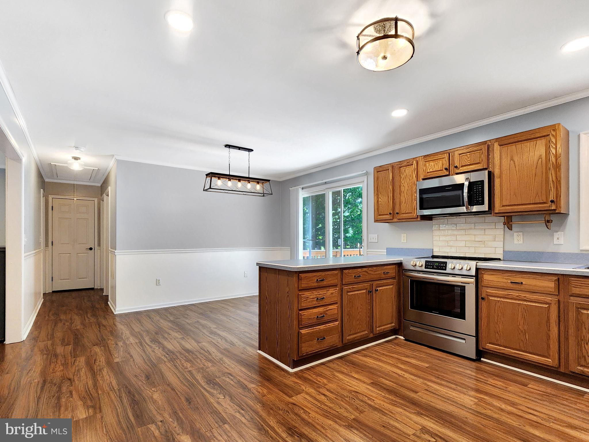 CAPTAIN'S COVE - Residential