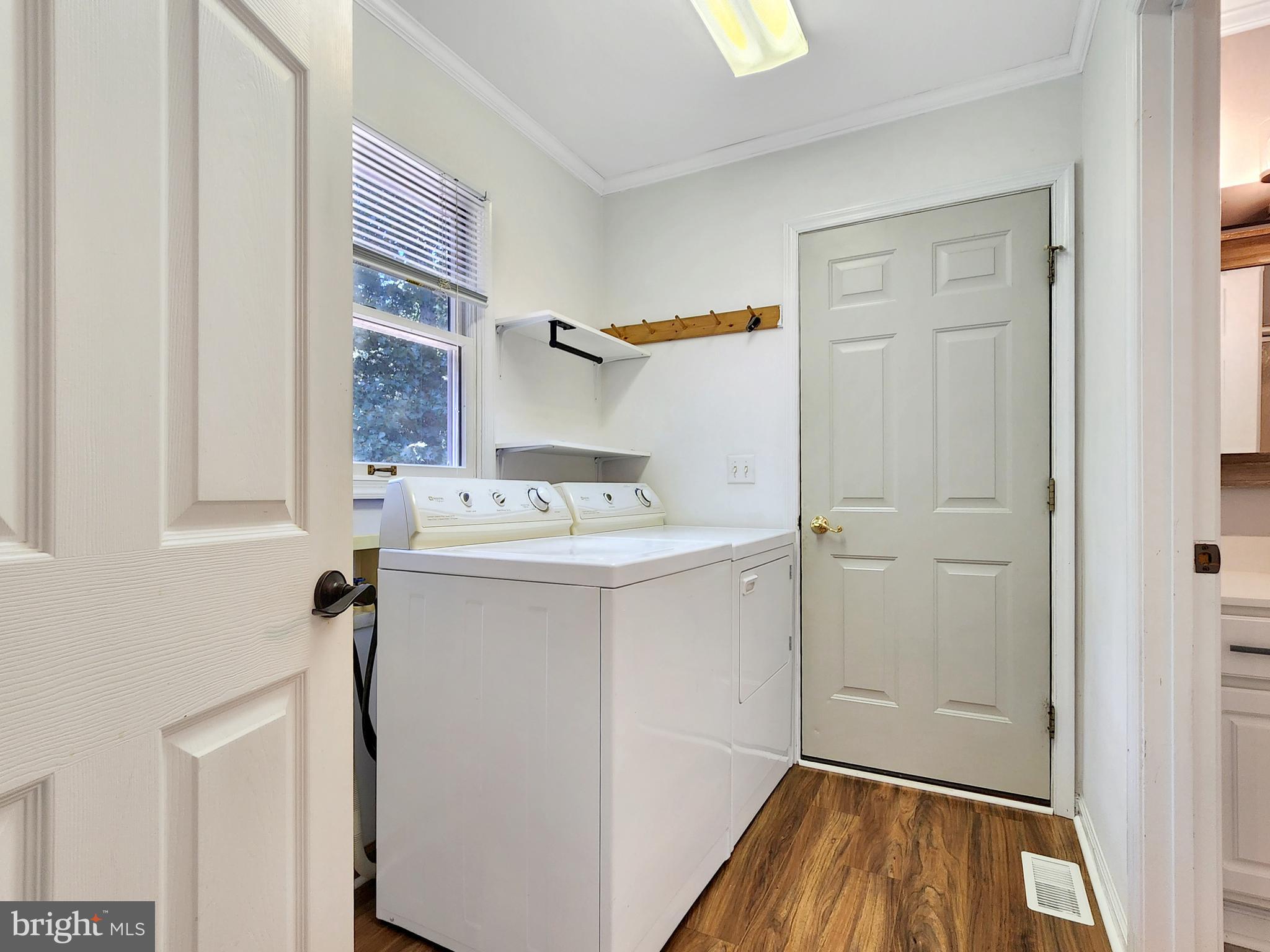 CAPTAIN'S COVE - Residential