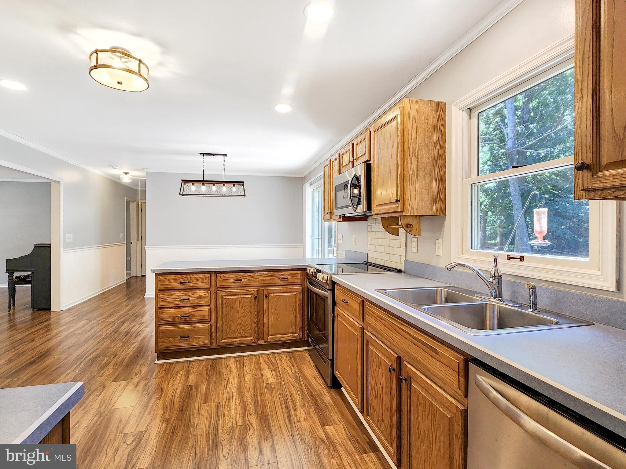 CAPTAIN'S COVE - Residential