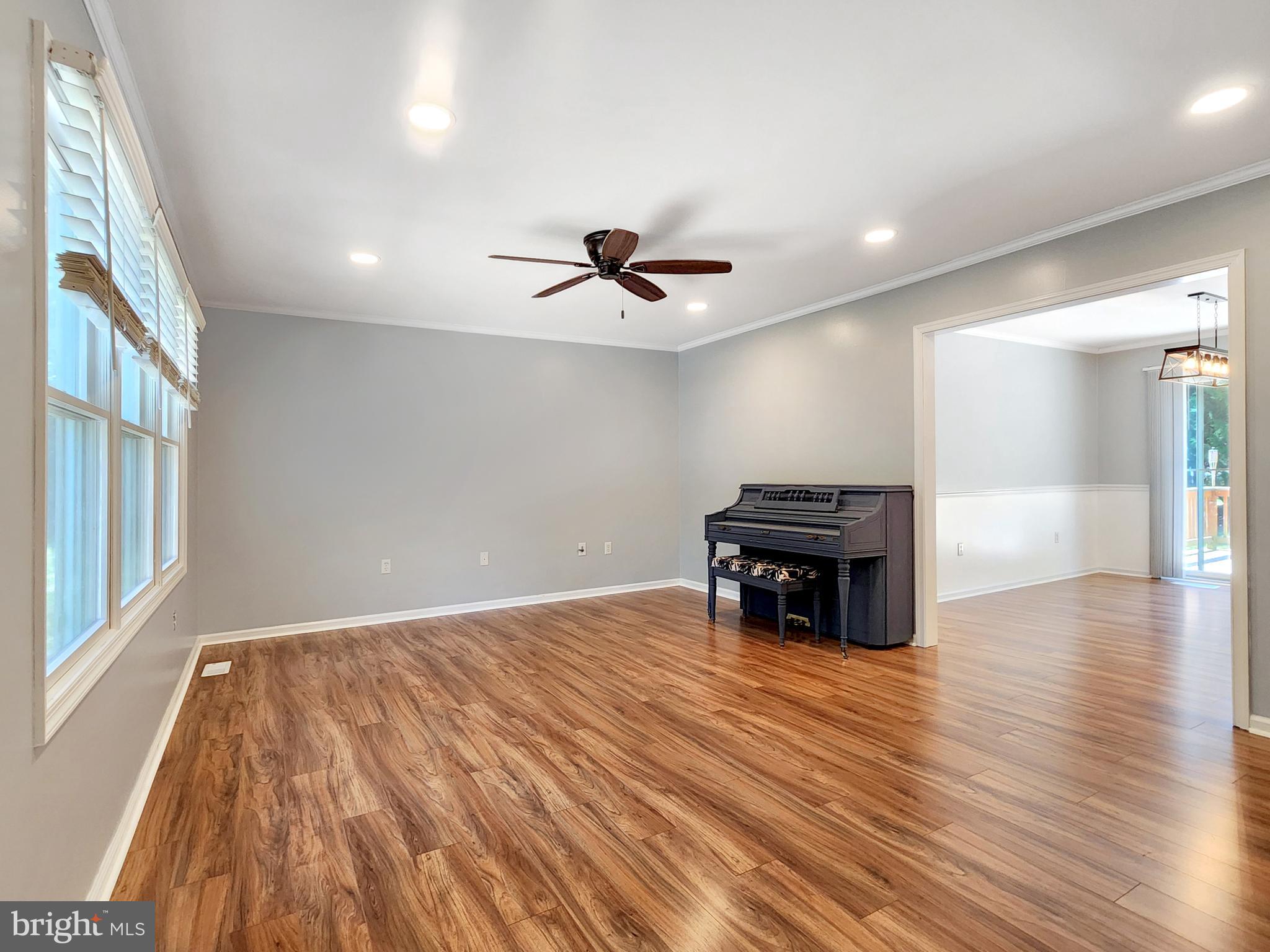 CAPTAIN'S COVE - Residential