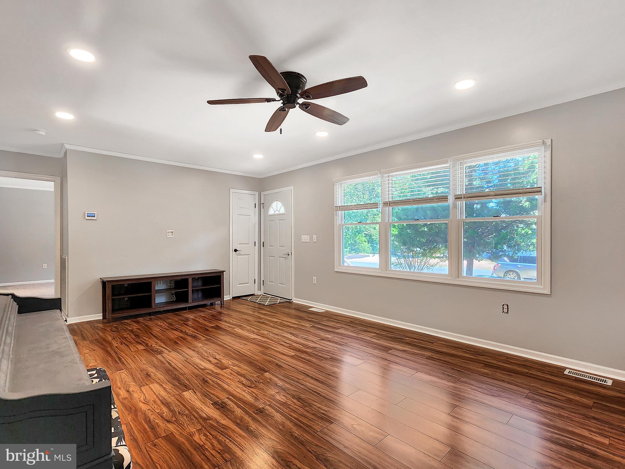 CAPTAIN'S COVE - Residential