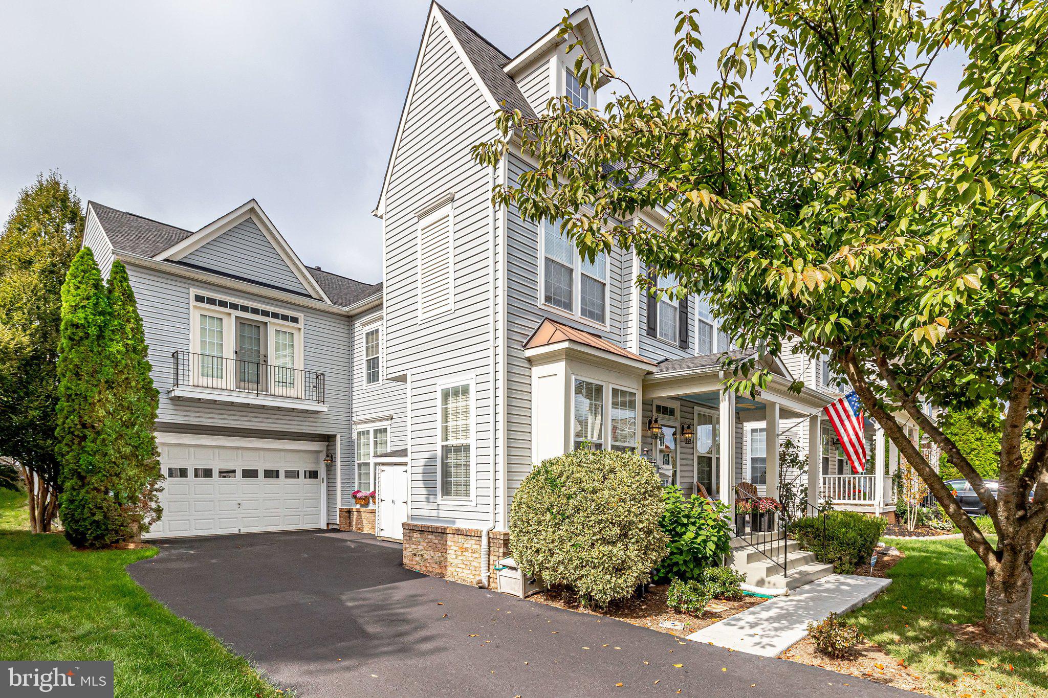 SIGNATURE AT BROADLANDS - Residential