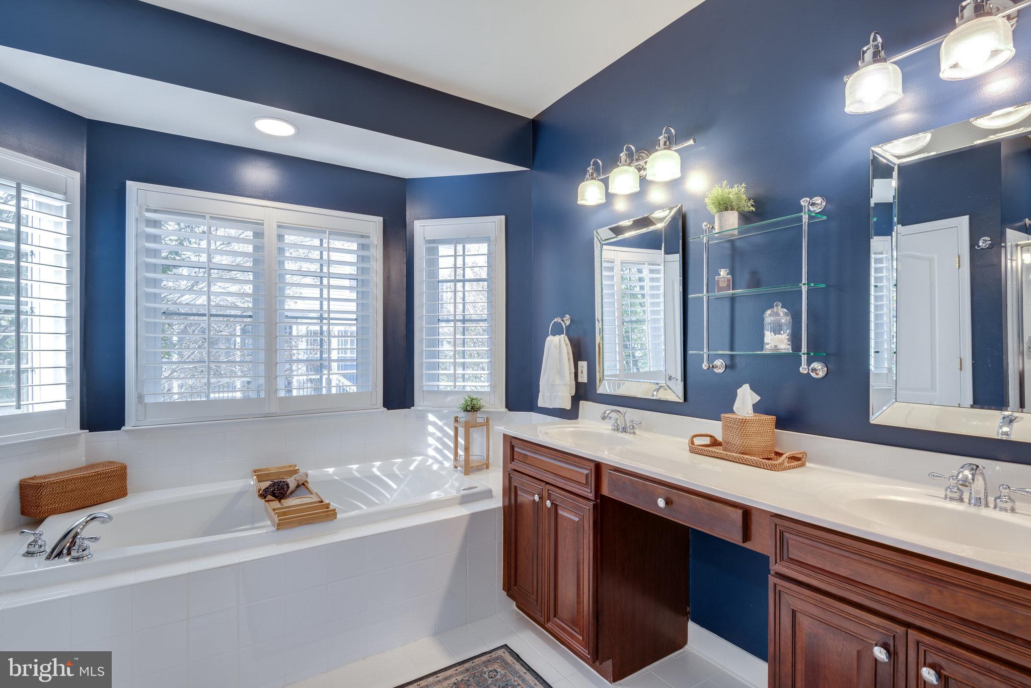 SIGNATURE AT BROADLANDS - Residential