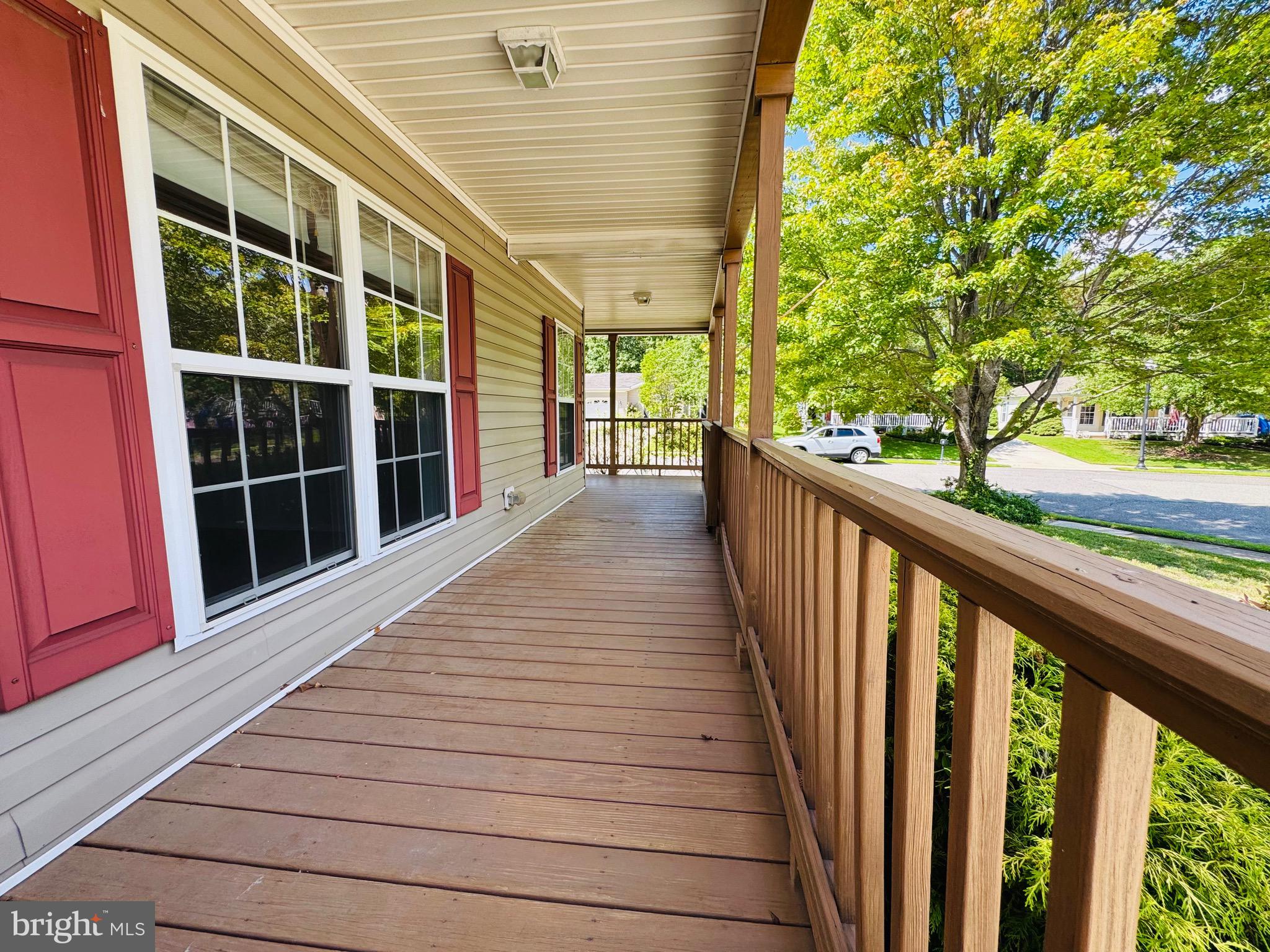 10 KNOLLWOOD DRIVE