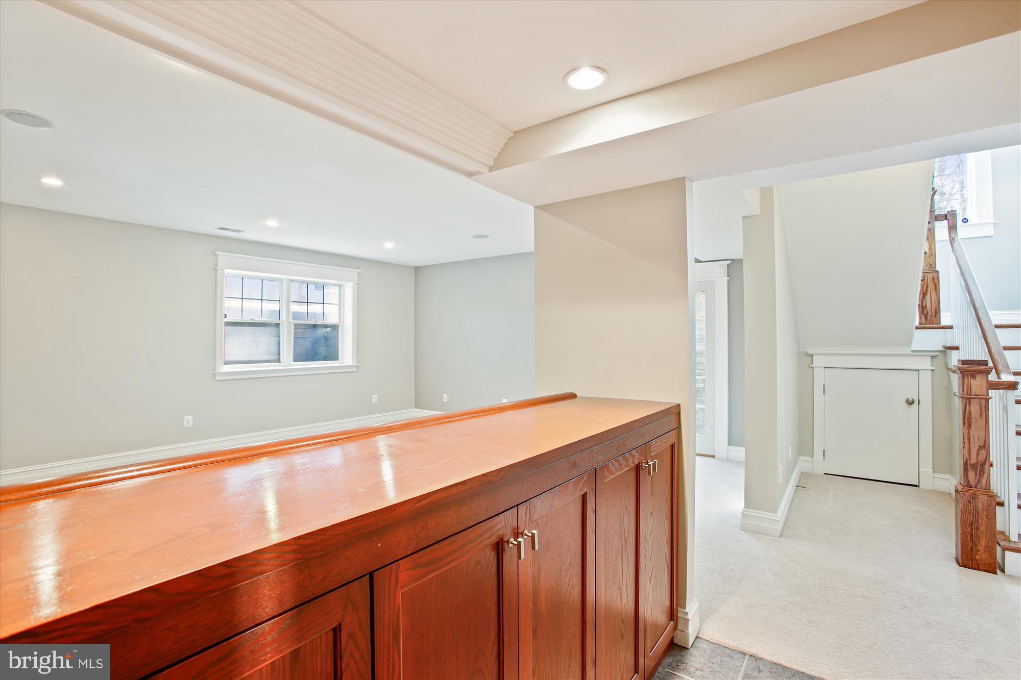 RICH E LAND - Residential