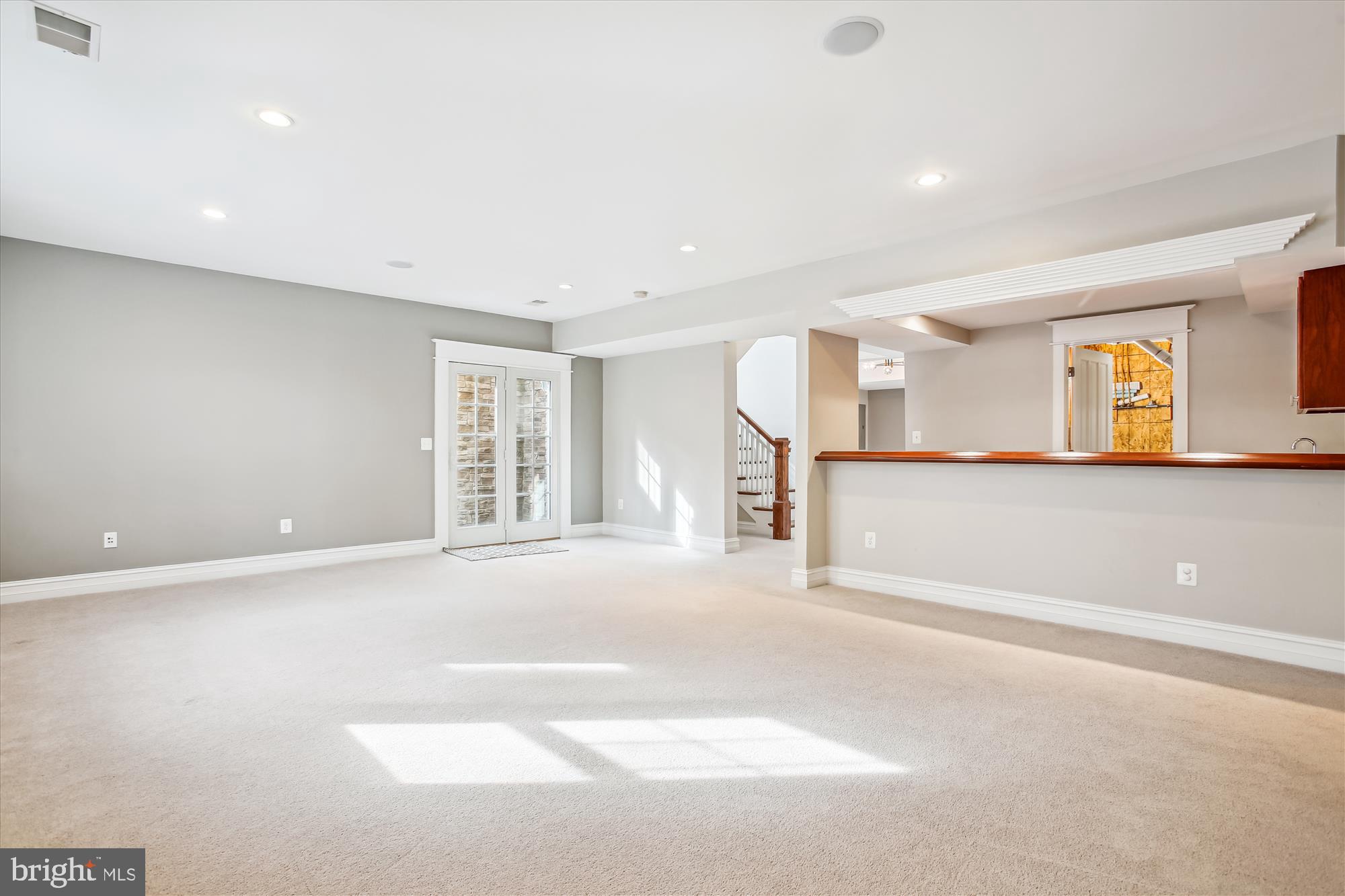 RICH E LAND - Residential