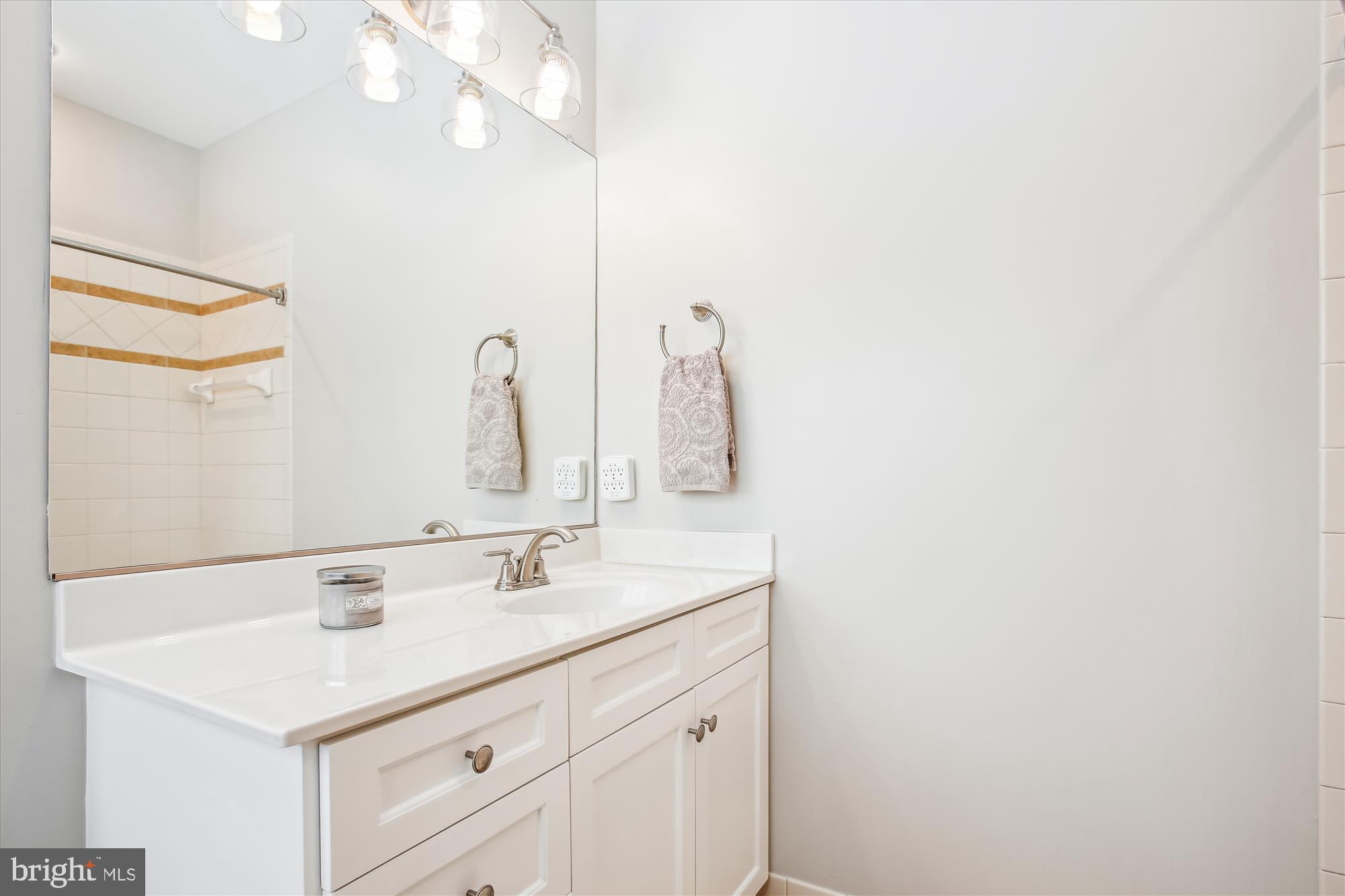 RICH E LAND - Residential