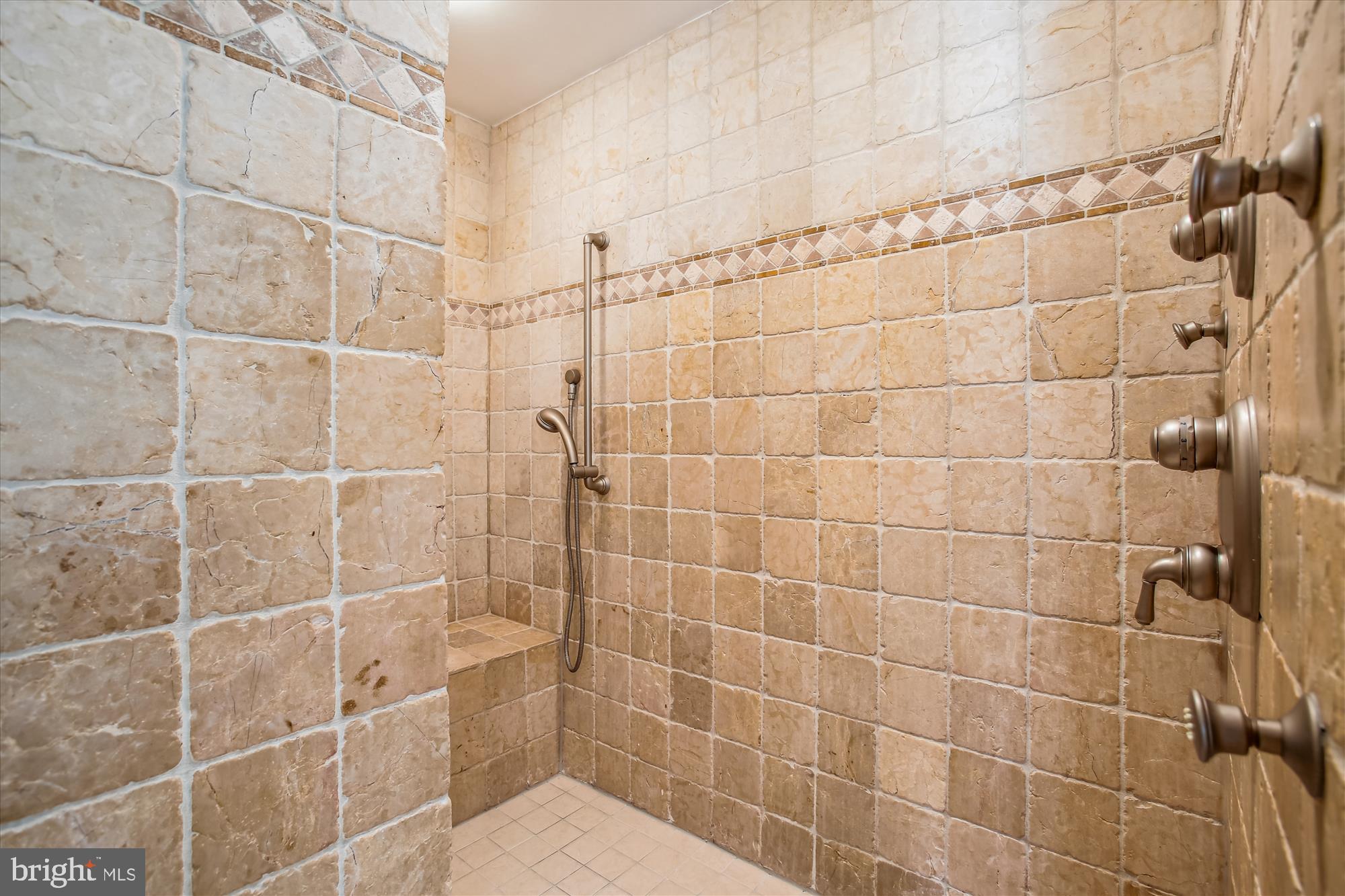 RICH E LAND - Residential