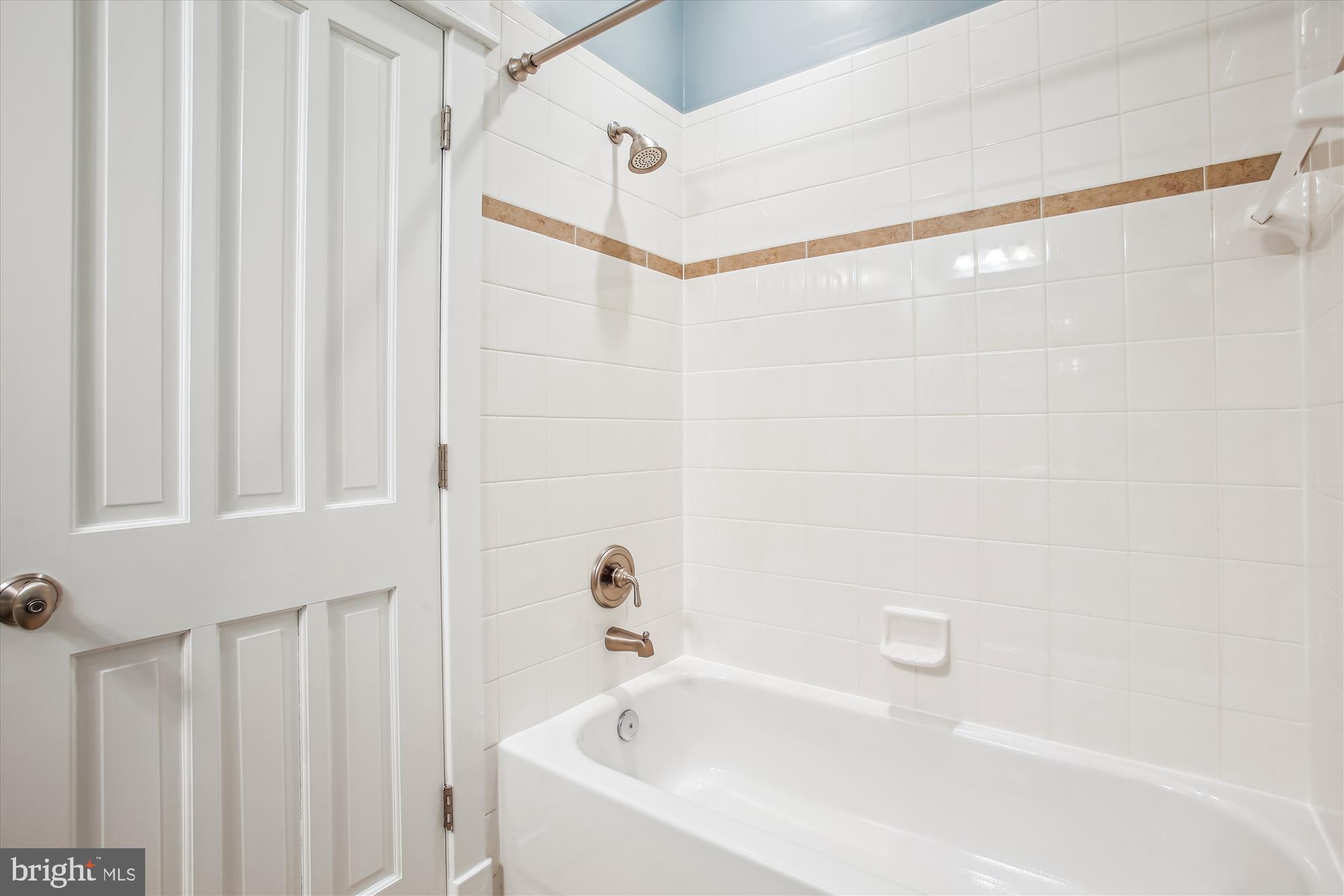 RICH E LAND - Residential