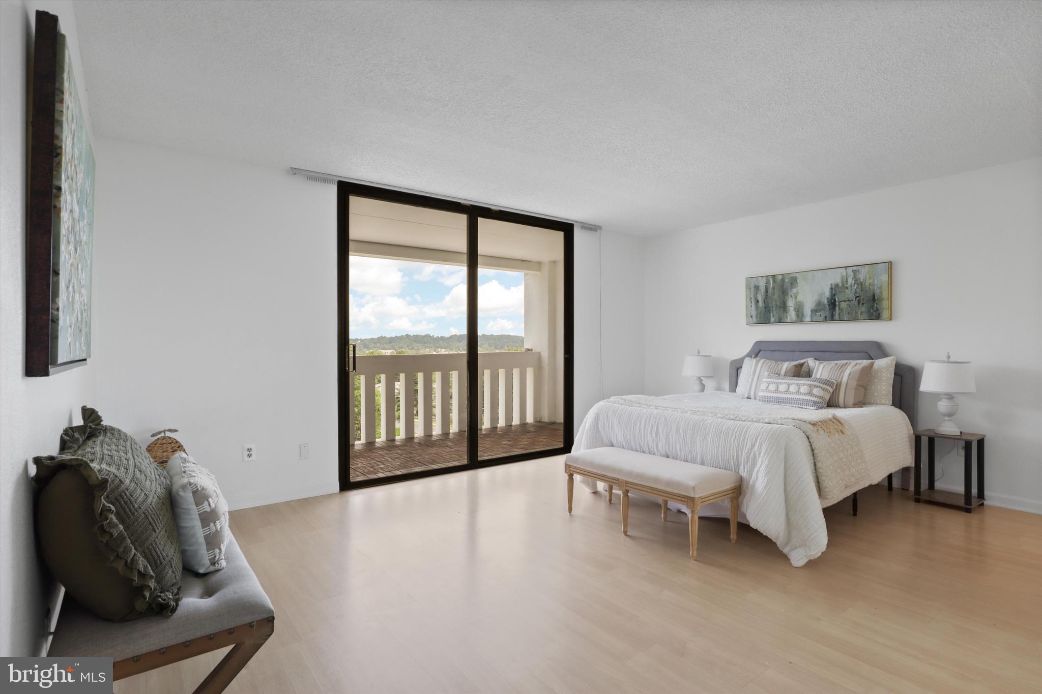 ALEXANDRIA KNOLLS - Residential