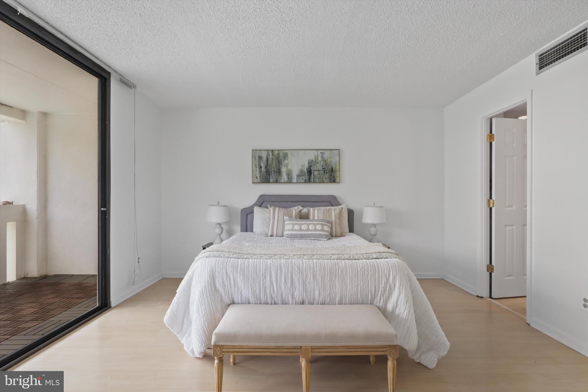 ALEXANDRIA KNOLLS - Residential