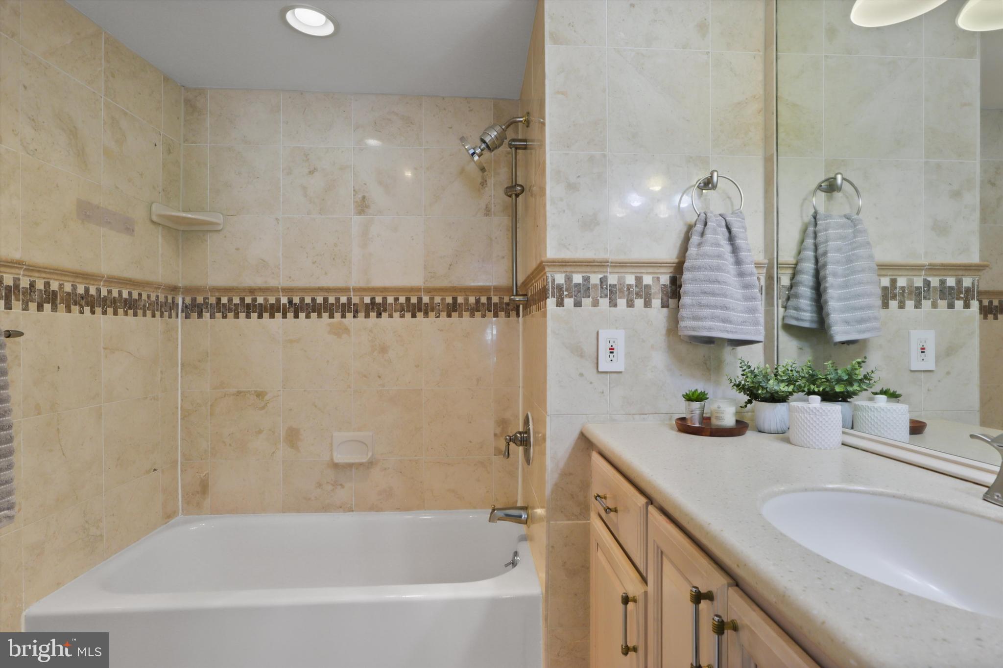 ALEXANDRIA KNOLLS - Residential