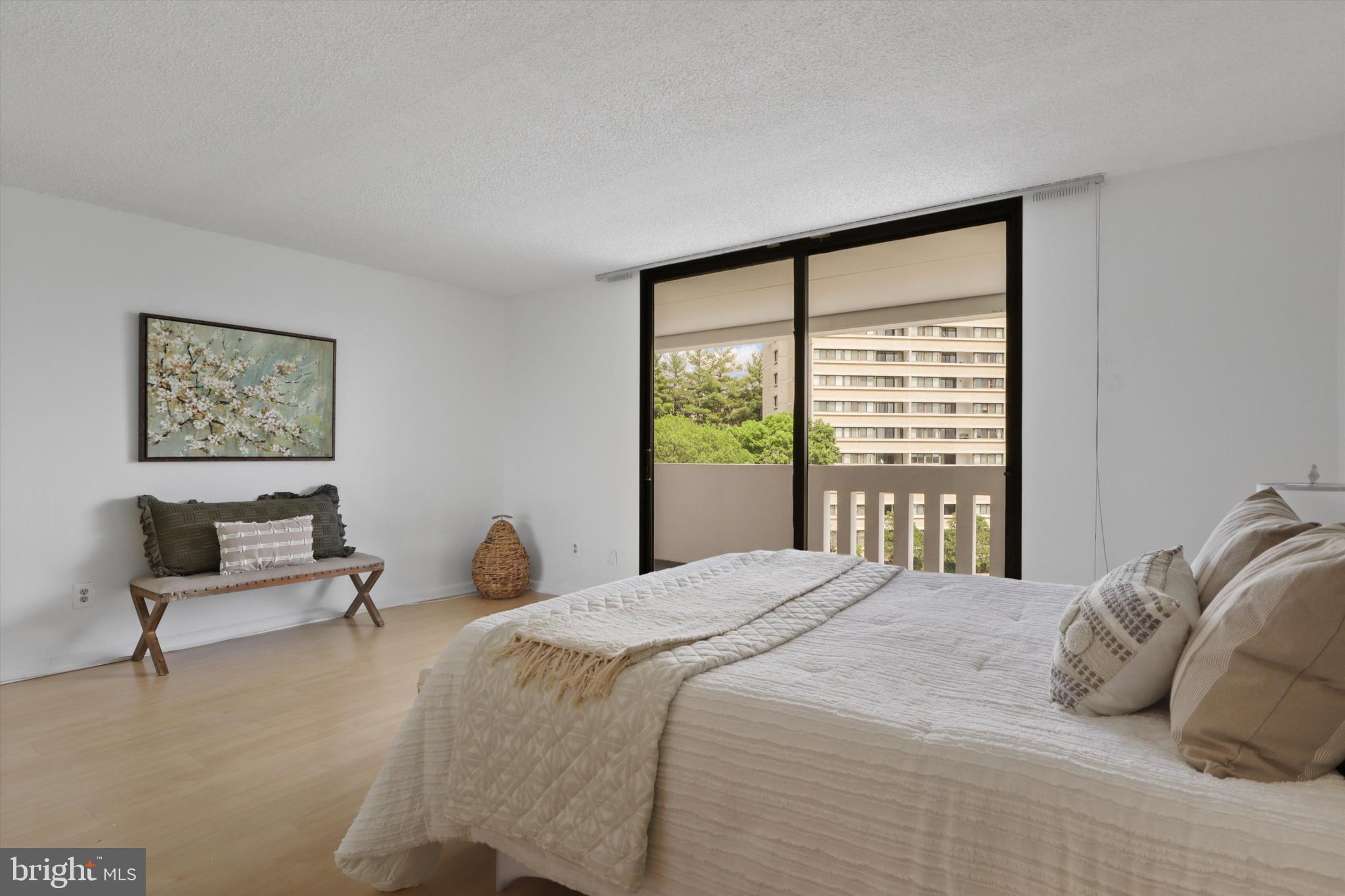 ALEXANDRIA KNOLLS - Residential