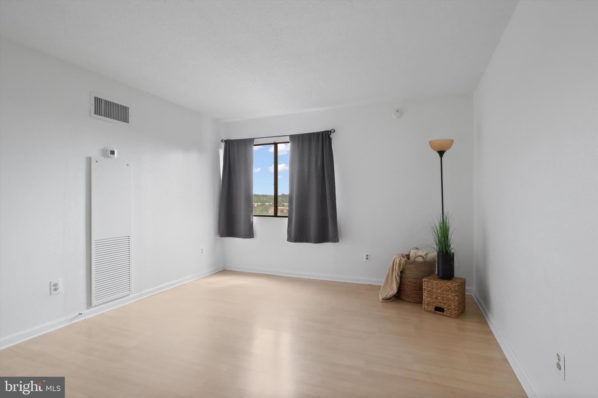 ALEXANDRIA KNOLLS - Residential