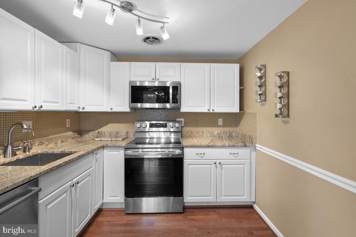 ESSEX PLACE - Residential