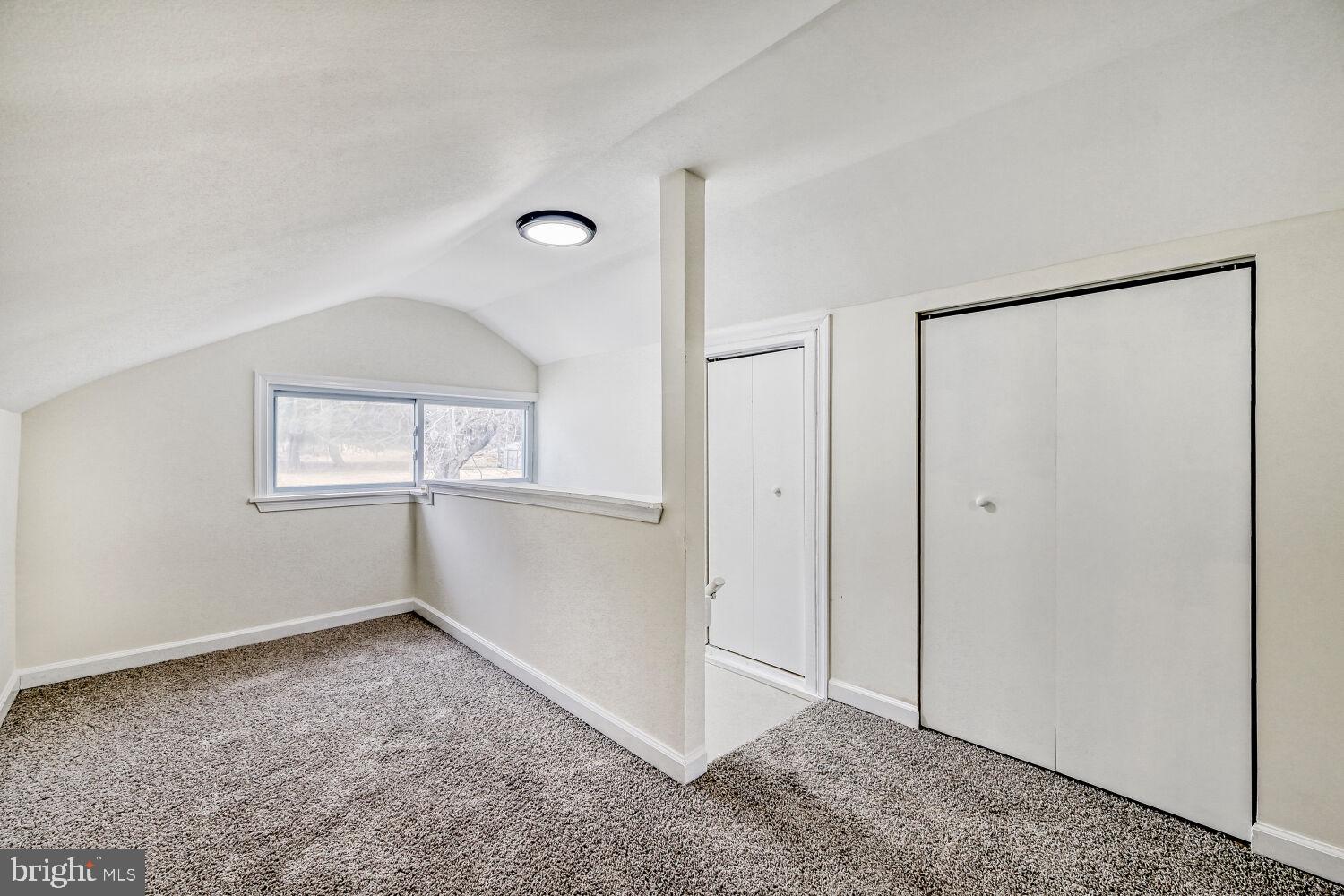 TEN HILLS - Residential