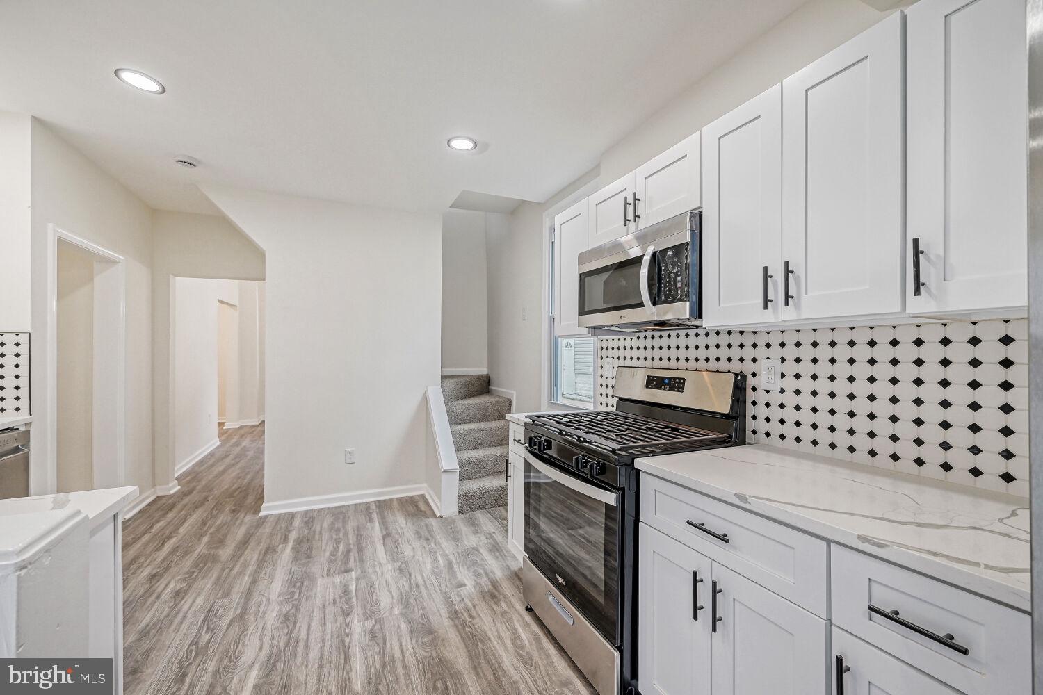 TEN HILLS - Residential