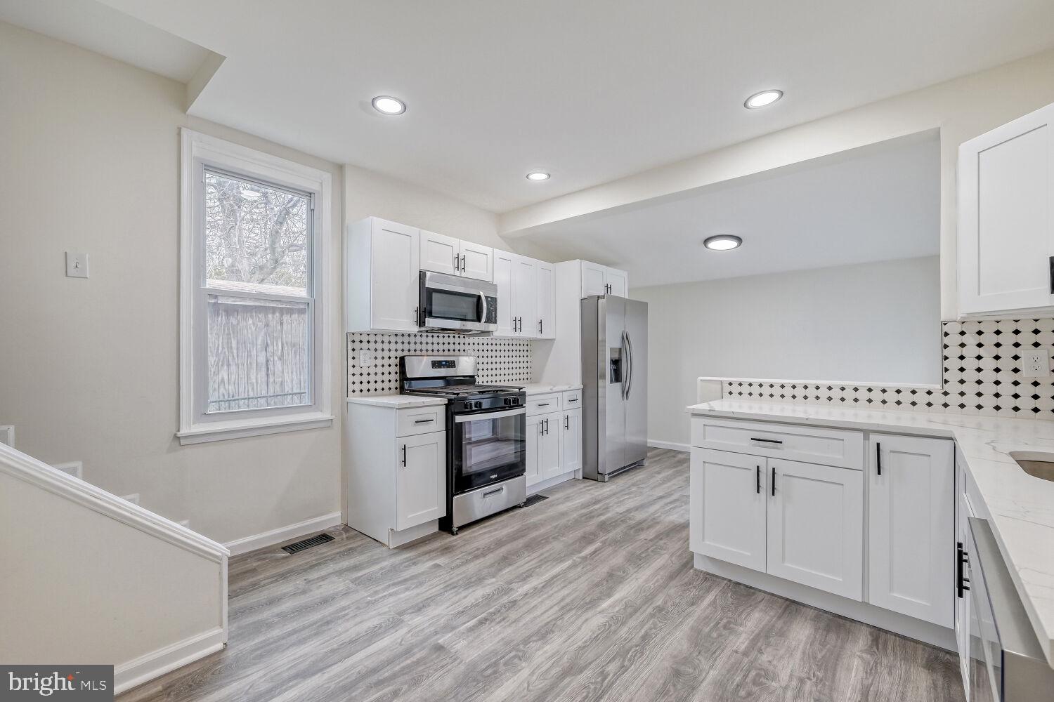 TEN HILLS - Residential