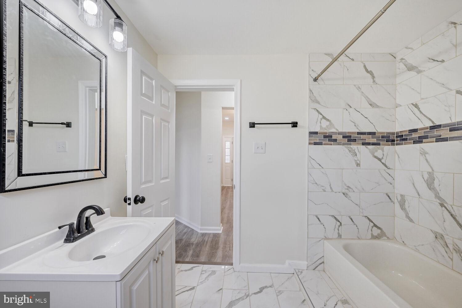 TEN HILLS - Residential