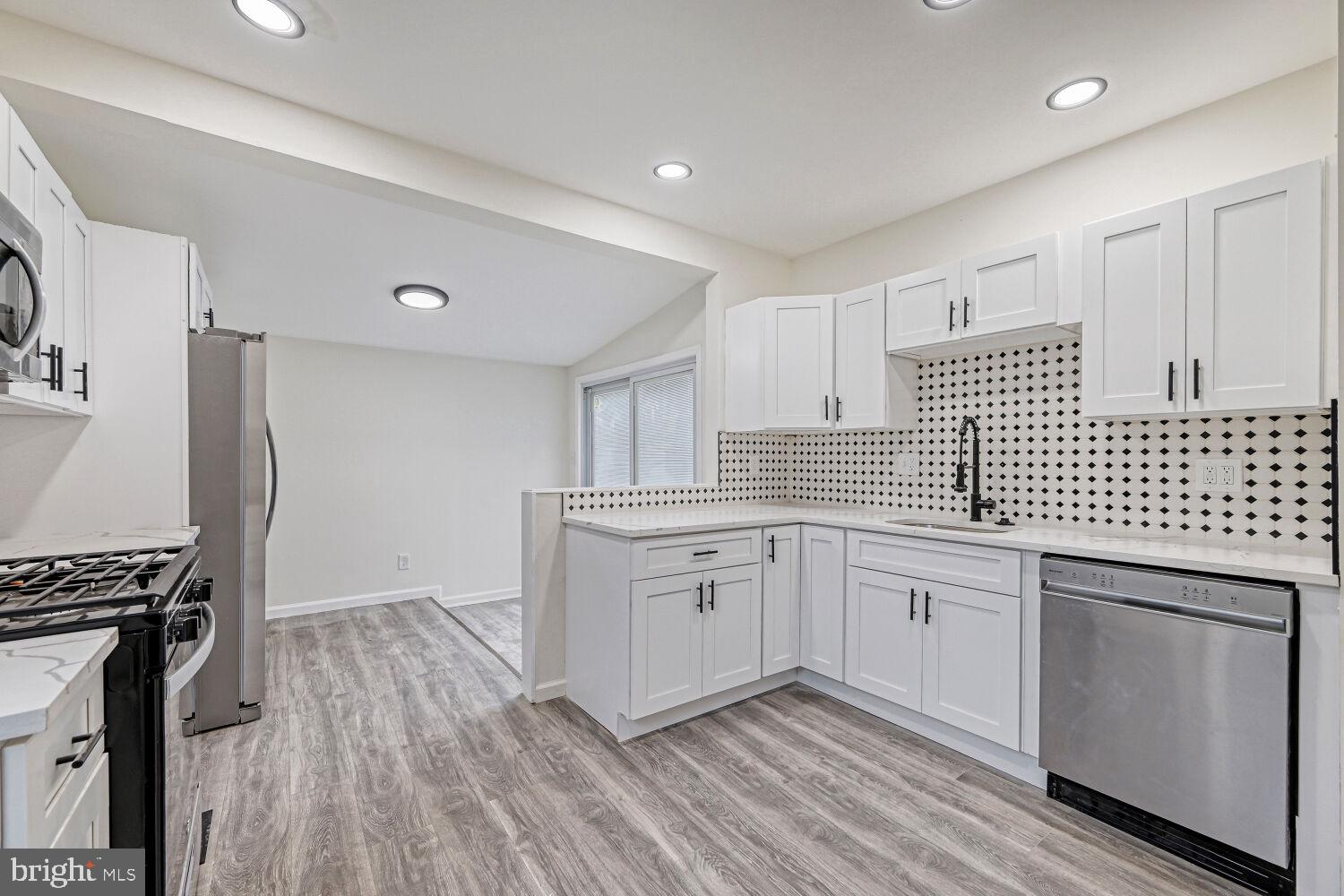 TEN HILLS - Residential