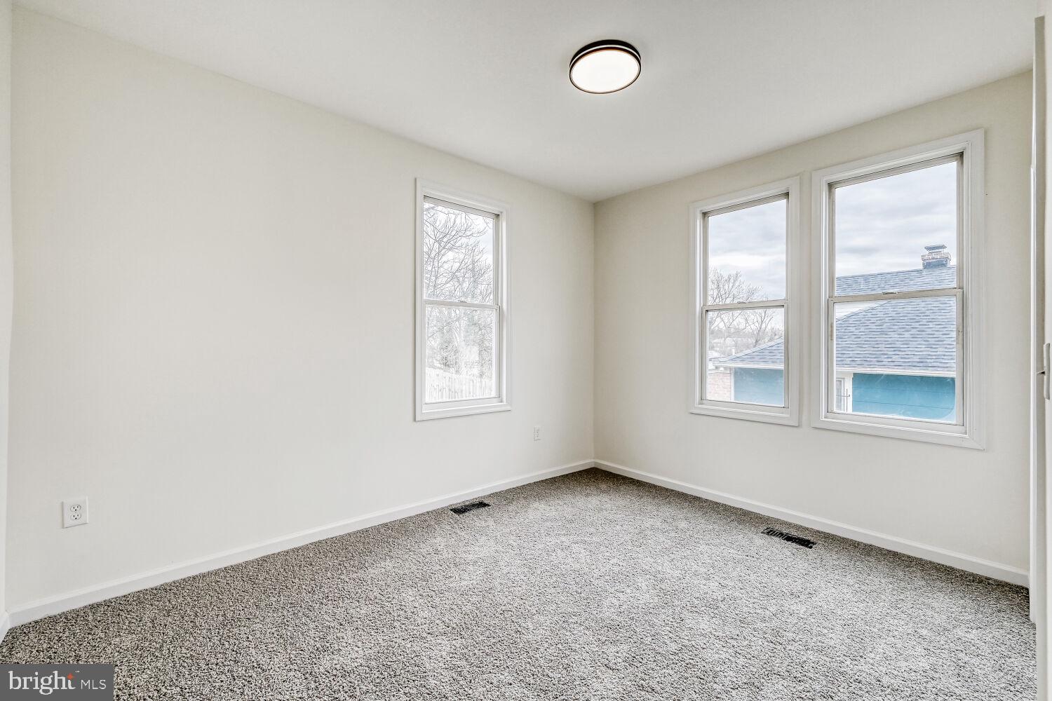 TEN HILLS - Residential