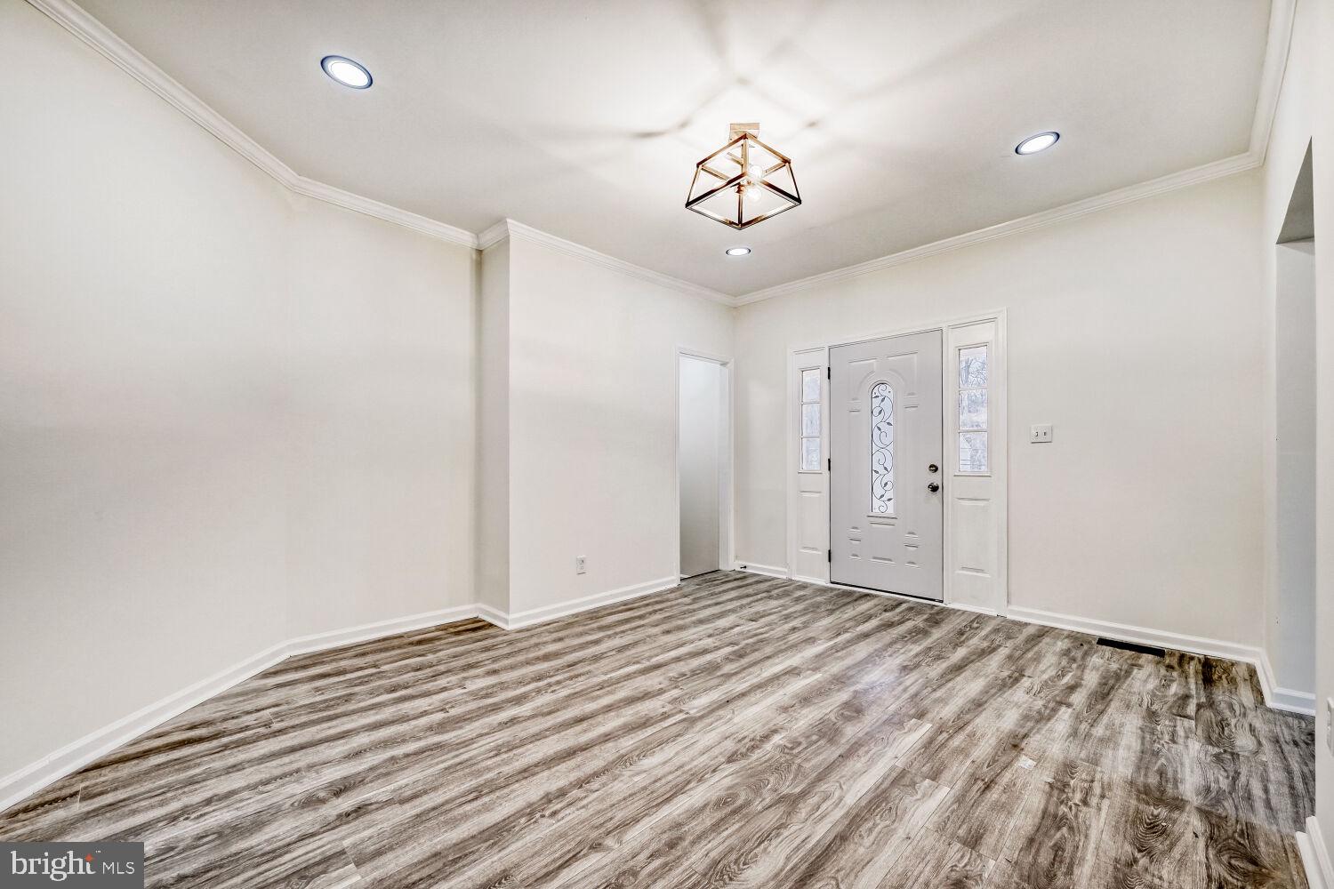 TEN HILLS - Residential