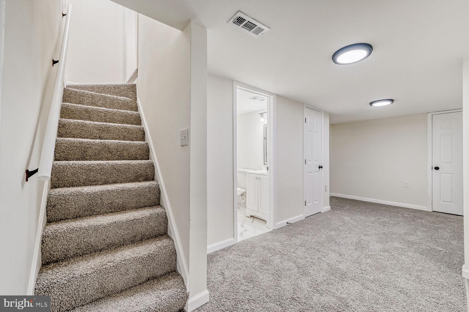 TEN HILLS - Residential