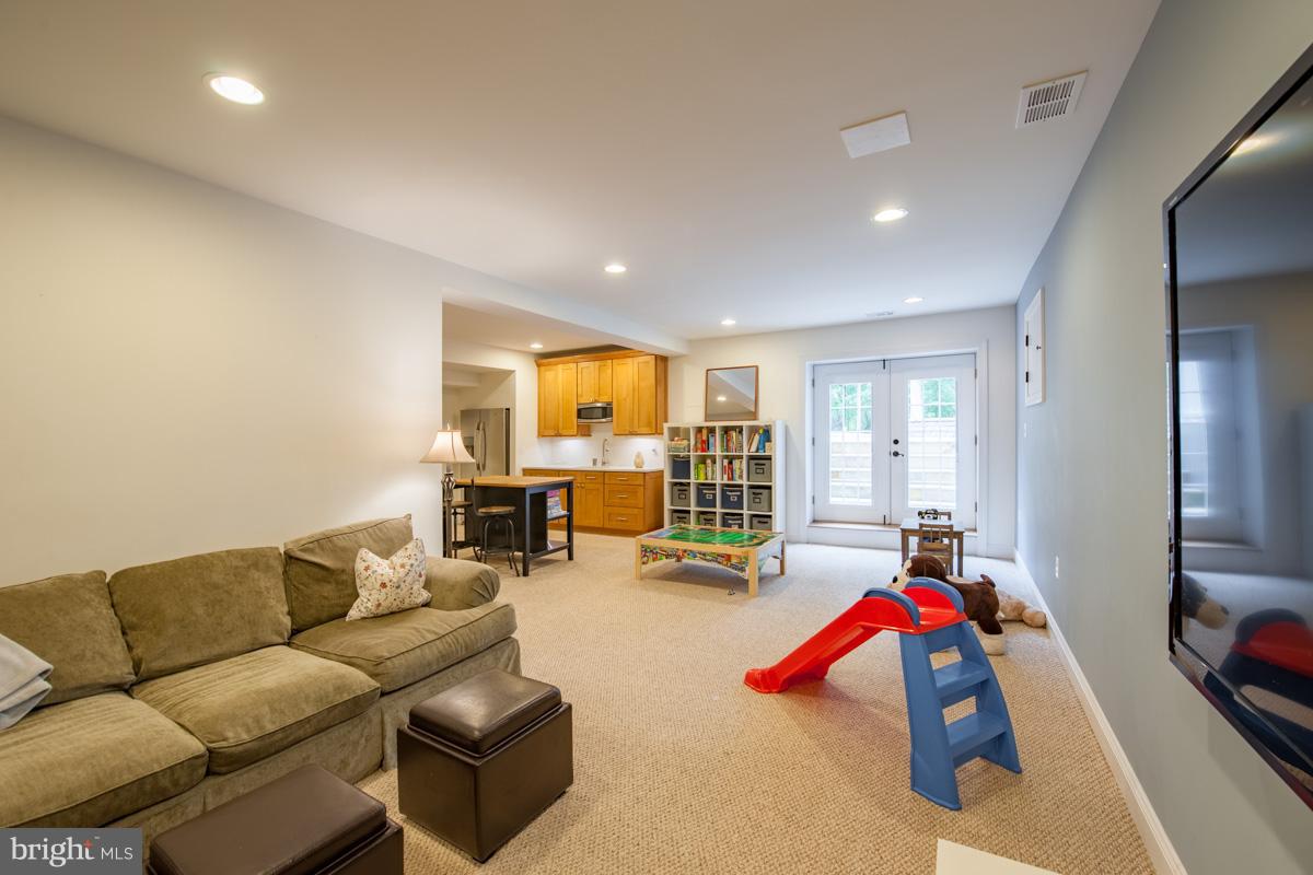 FISHING CREEK FARM - Residential