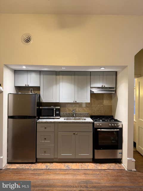 Townhouse For Rent - 2217 N. Broad Street #6<br/> Philadelphia County, PHILADELPHIA, PA 19132