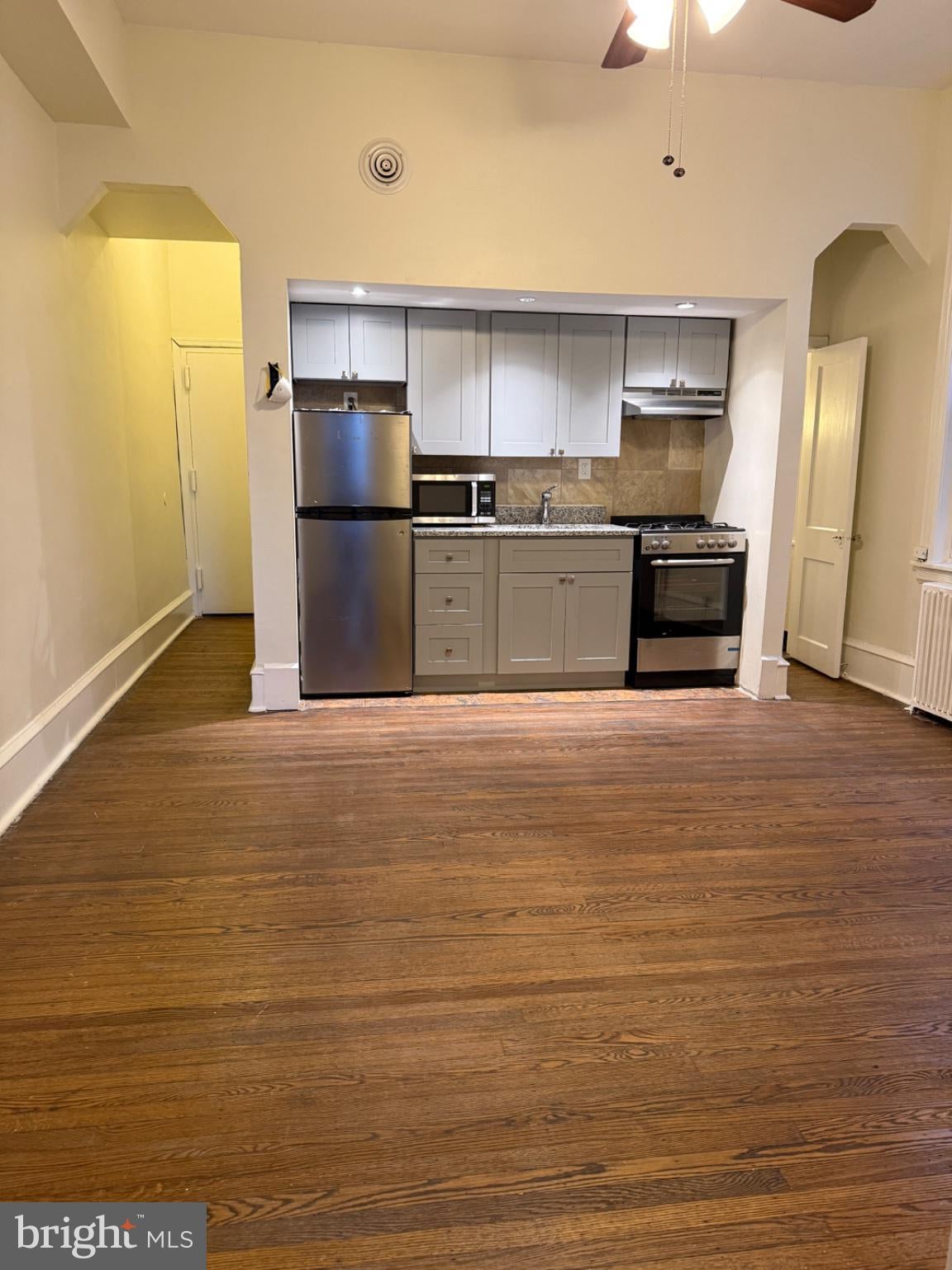 2217 N. BROAD STREET 6