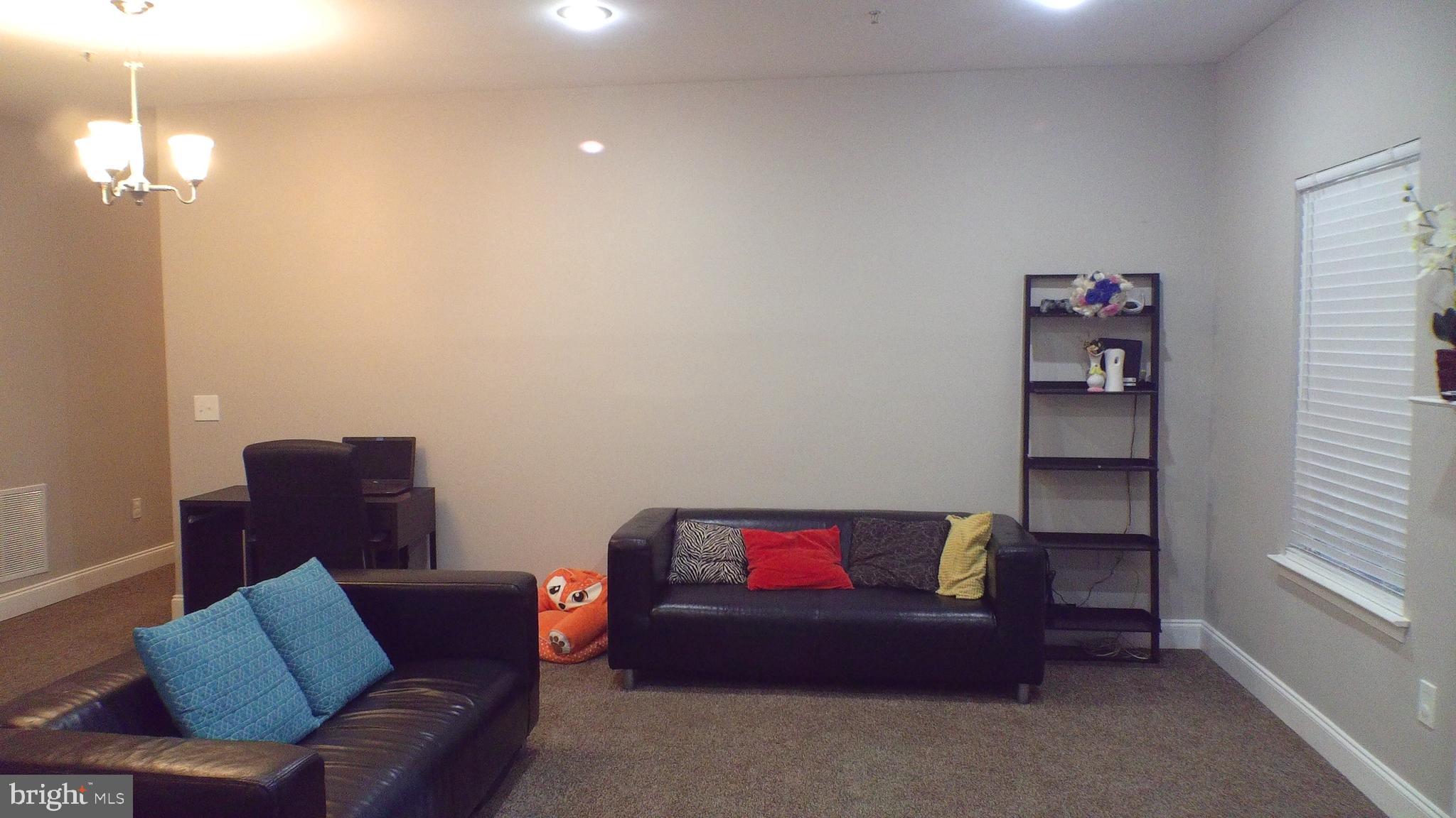 HILL OAKS - Residential