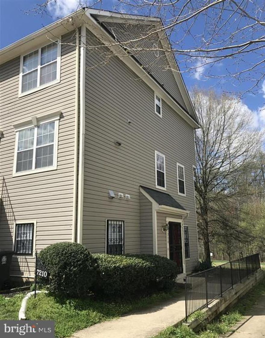 Back on the Market!!!  Come make this 3bd, 2bth  1 level upgraded condo yours today!  Ceramic tile, Granite countertops, stainless steel, Only needs you!