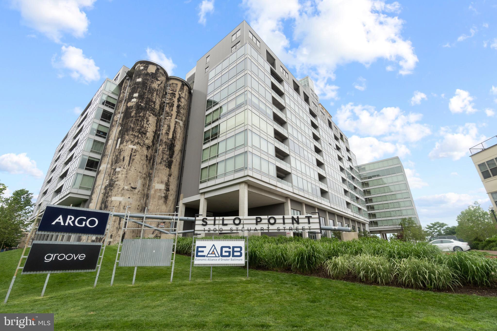 LOCUST POINT - Residential