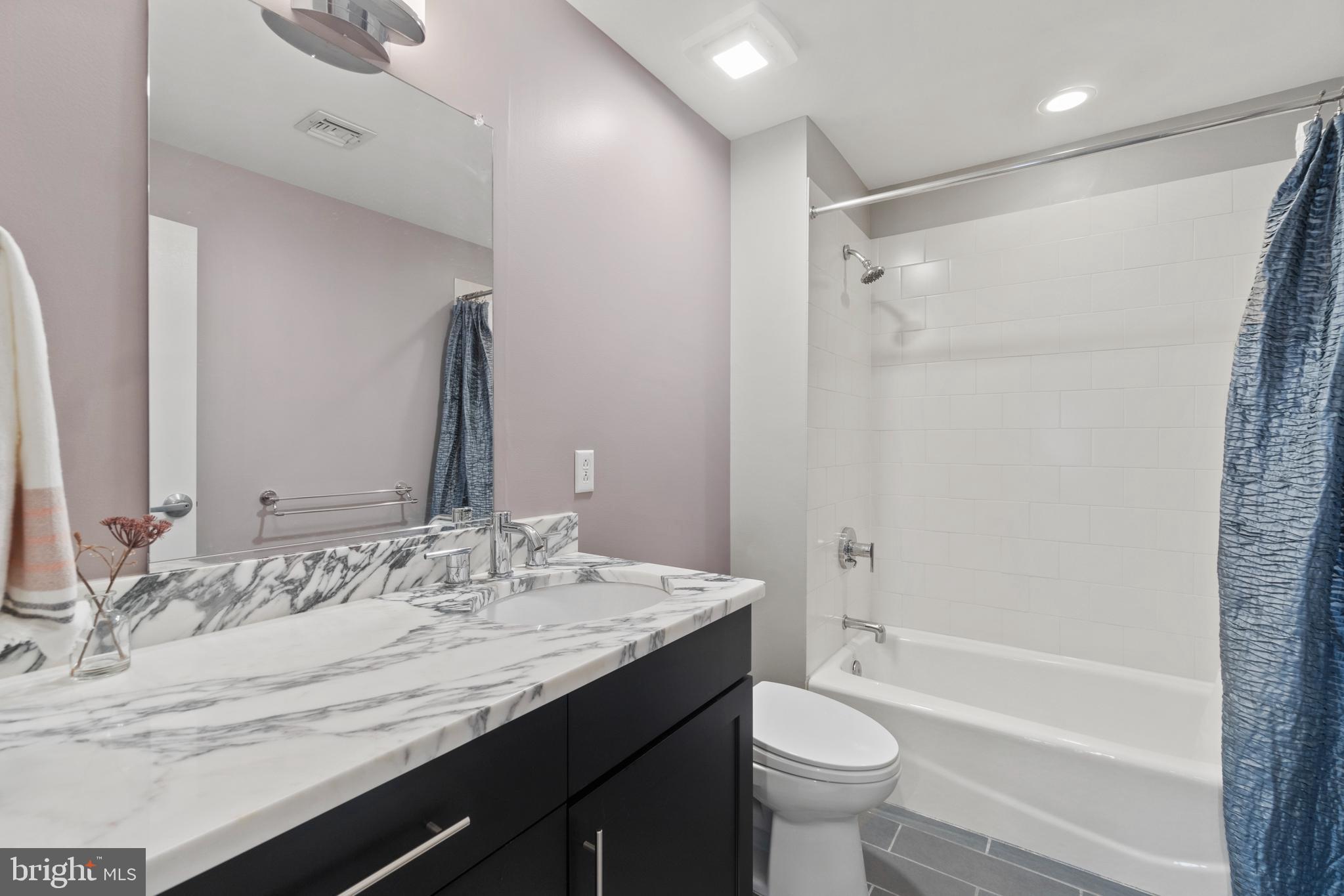 LOCUST POINT - Residential