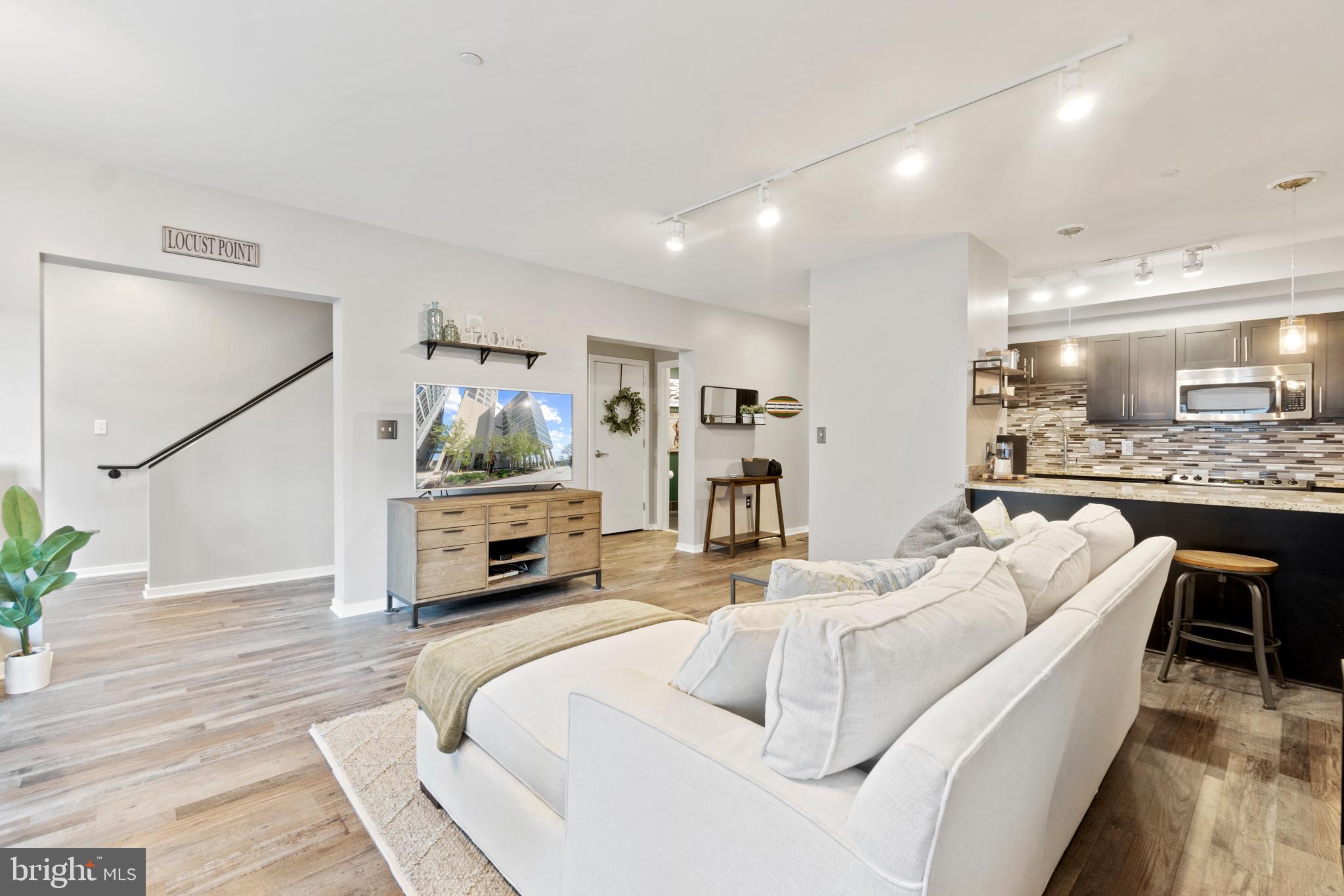 LOCUST POINT - Residential