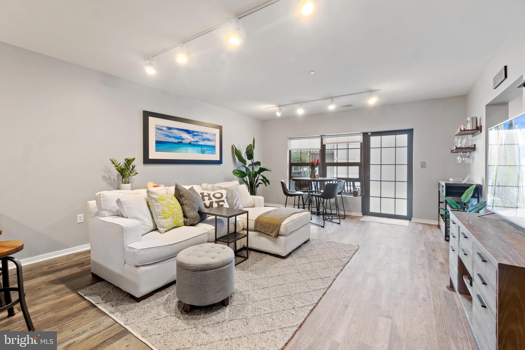 LOCUST POINT - Residential