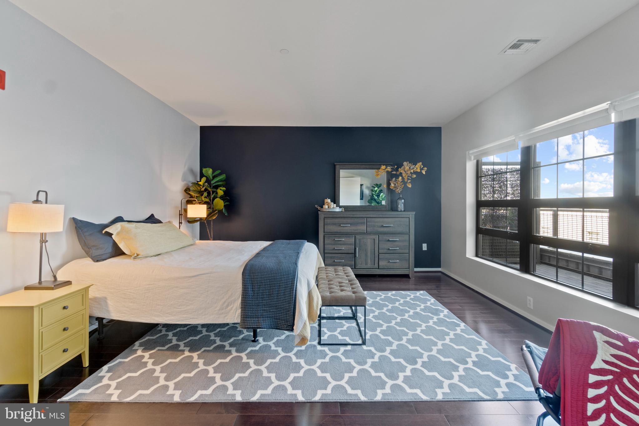 LOCUST POINT - Residential