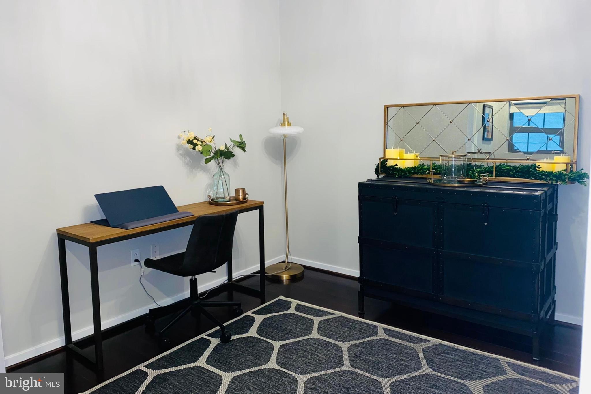 LOCUST POINT - Residential