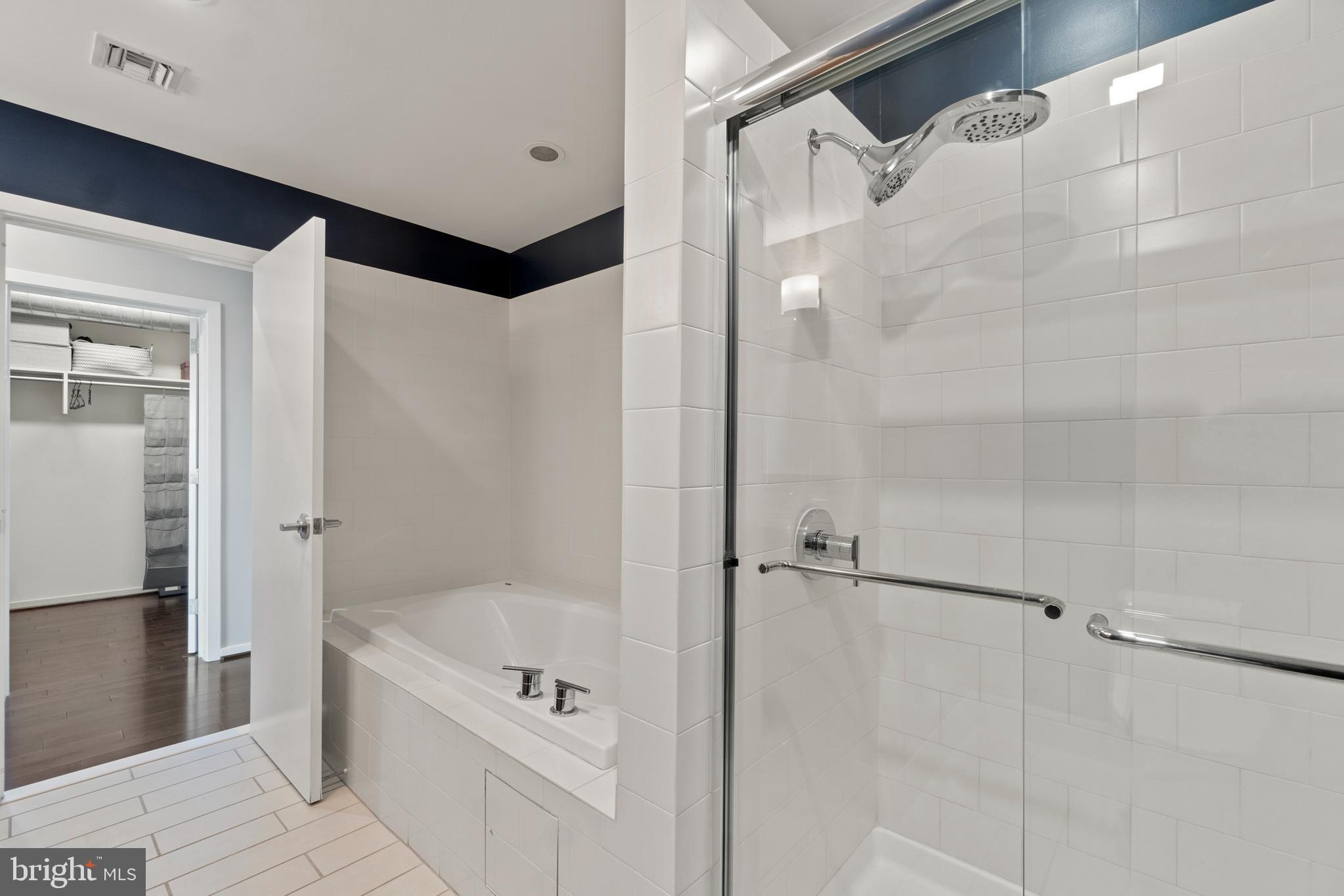 LOCUST POINT - Residential