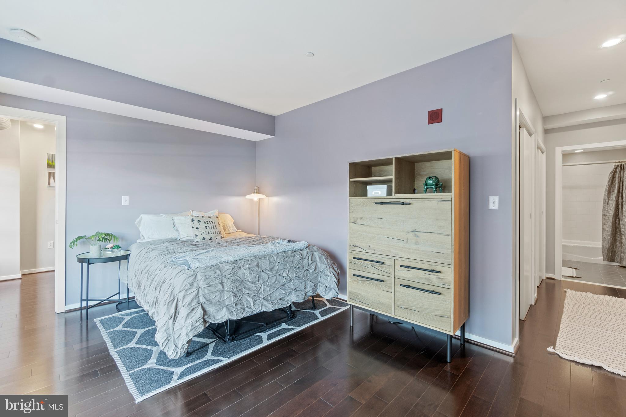 LOCUST POINT - Residential