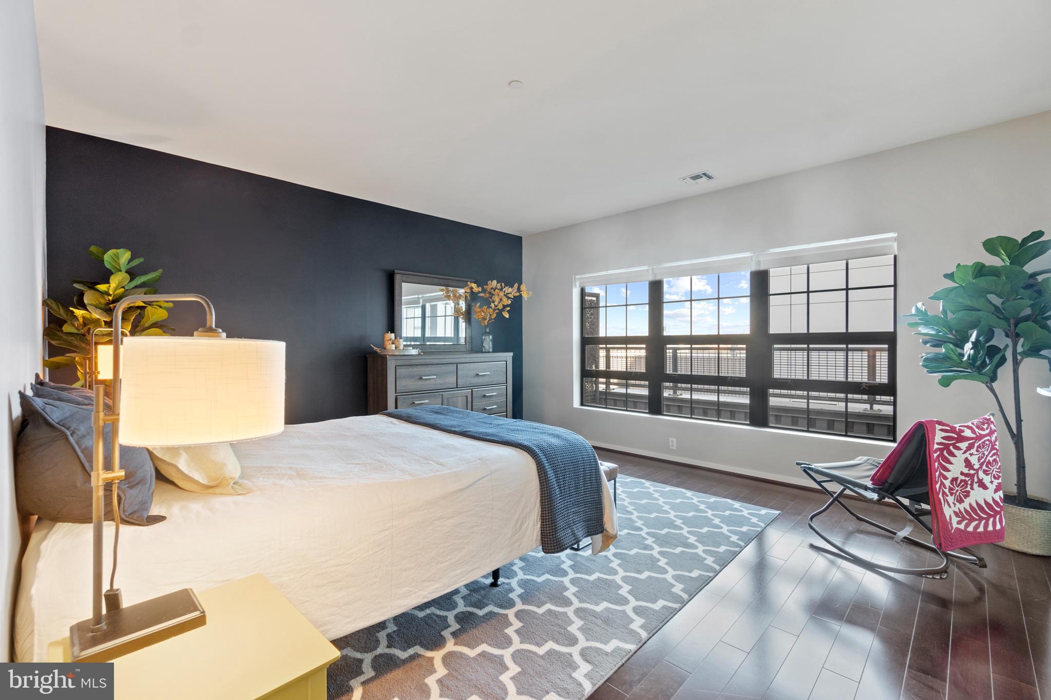 LOCUST POINT - Residential