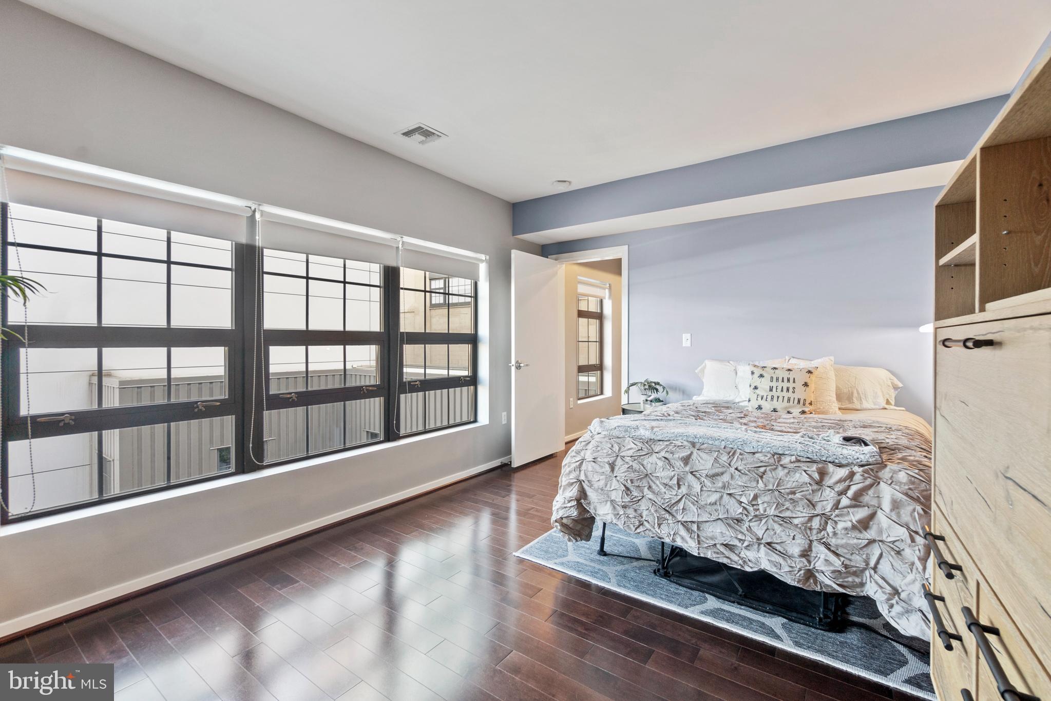 LOCUST POINT - Residential