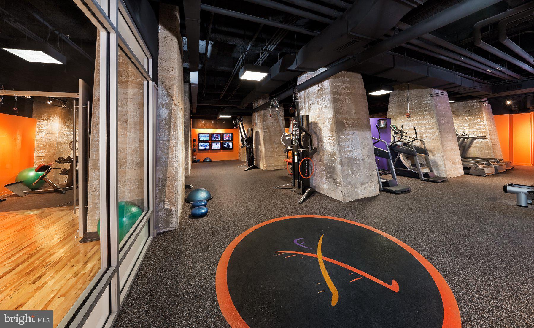 LOCUST POINT - Residential