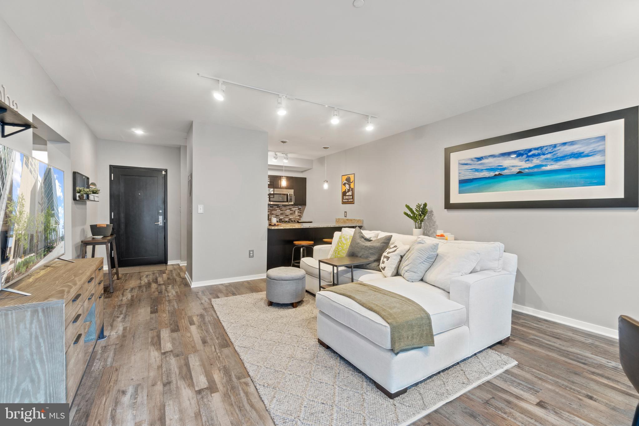 LOCUST POINT - Residential