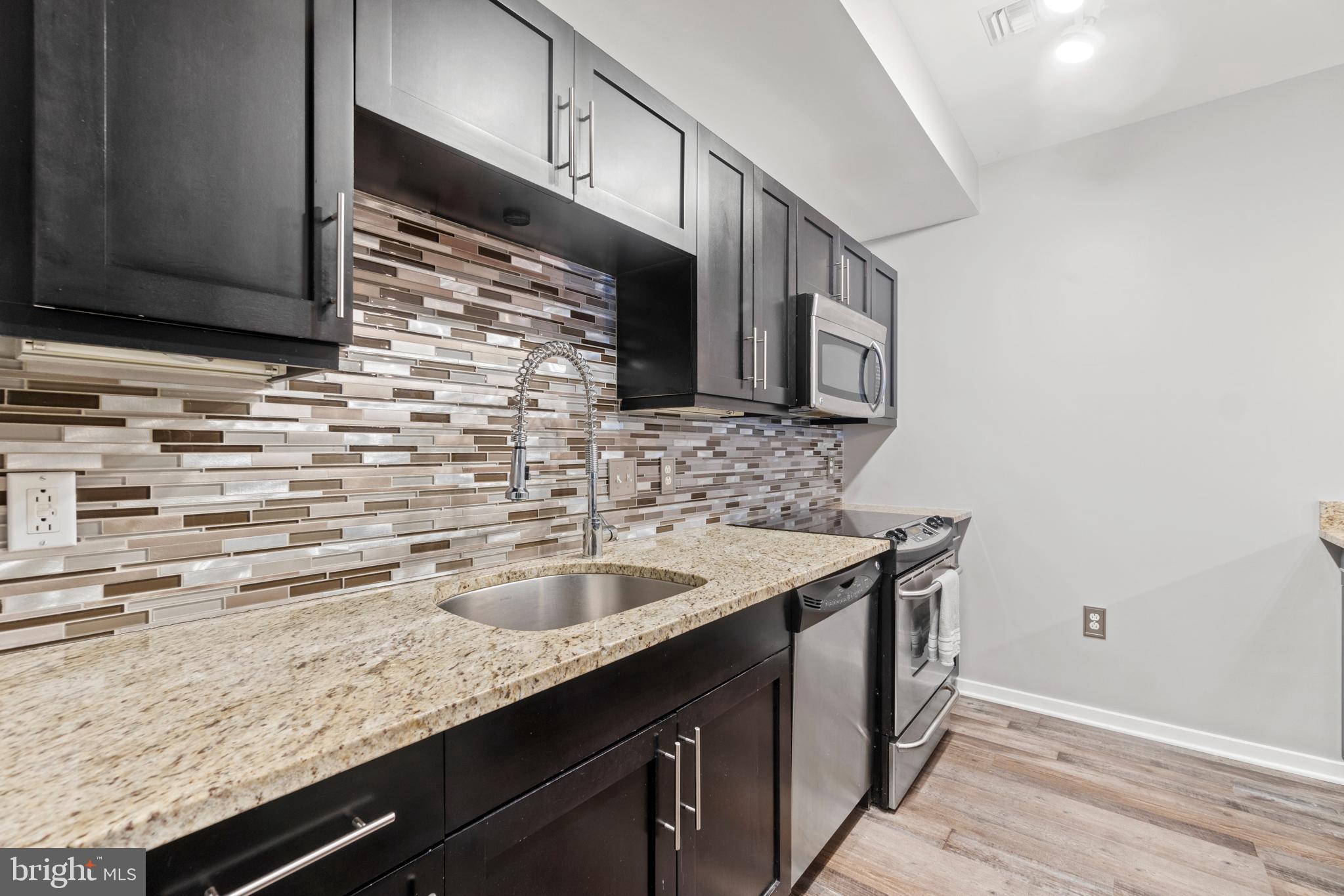 LOCUST POINT - Residential