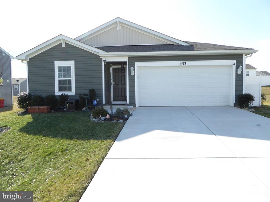 4 Bedroom 2 Bath almost Brand new Home with upscale Granite Counters and stainless Steel Appliances.
Home has barely been lived in. Upscale Bathrooms and a very nice fenced backyard and stamped concrete patio and 2 storage sheds. Great location close to everything you want to do. 2 car completely finished garage and painted semi gloss. Perfect Move in Ready Upscale Rancher !!!